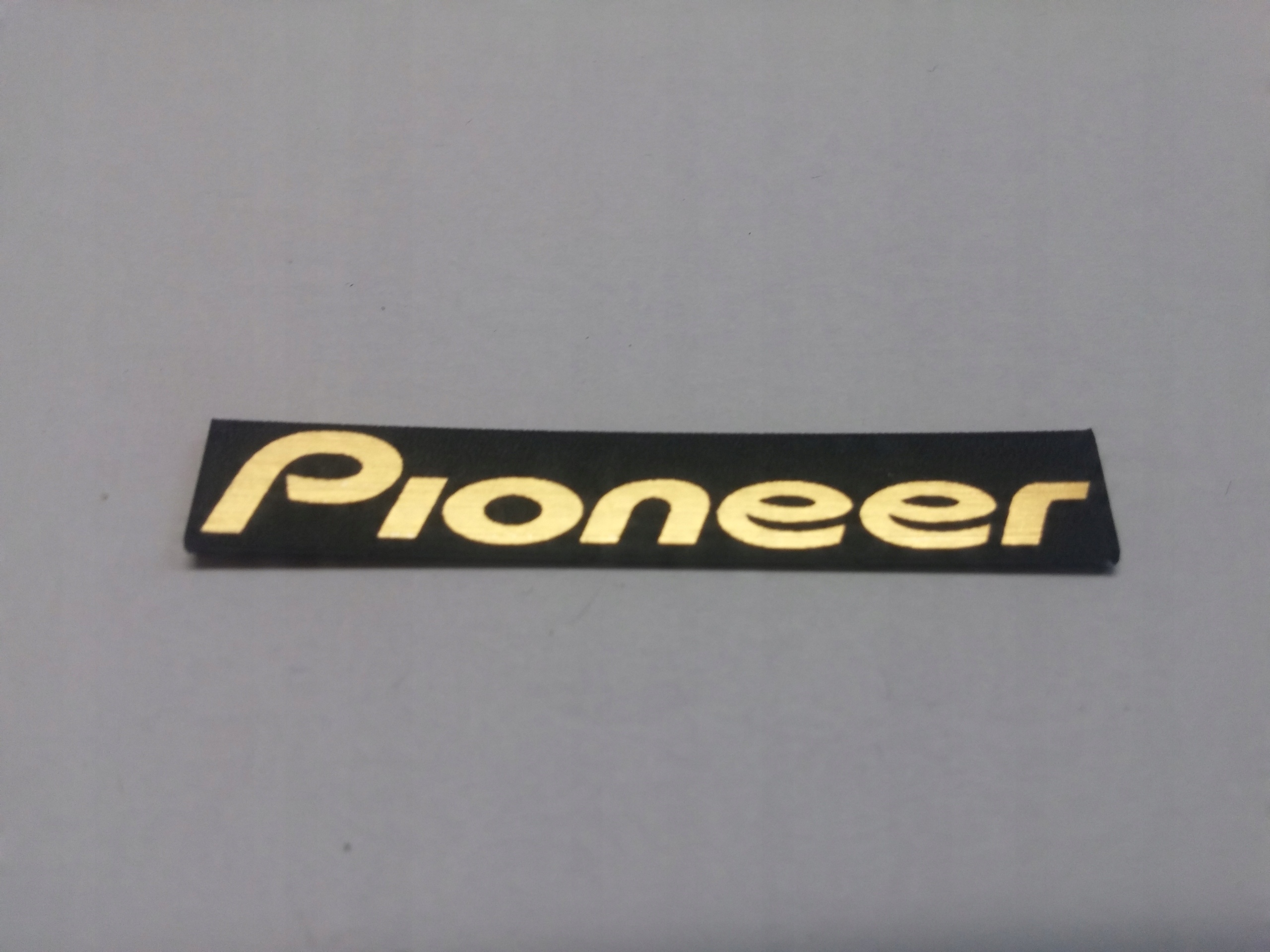 

Pioneer naklejka emblemat 50 x 10 mm *złota