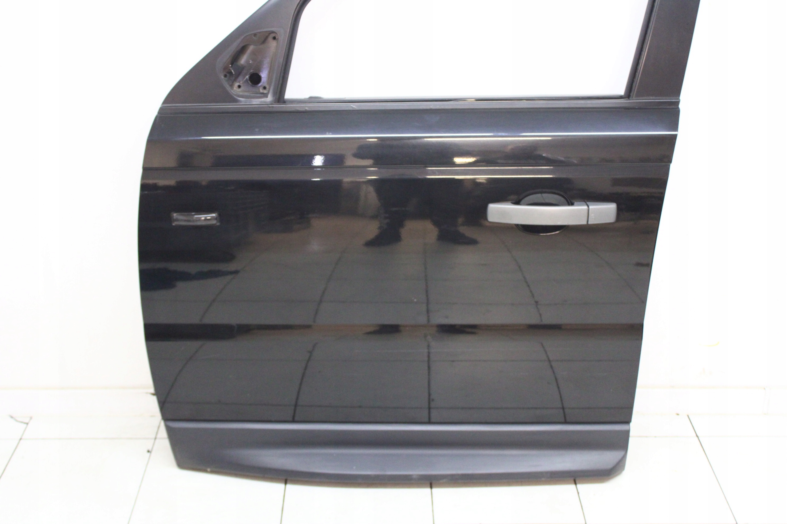 Range Rover Sport L320 05R- дверь левая передняя