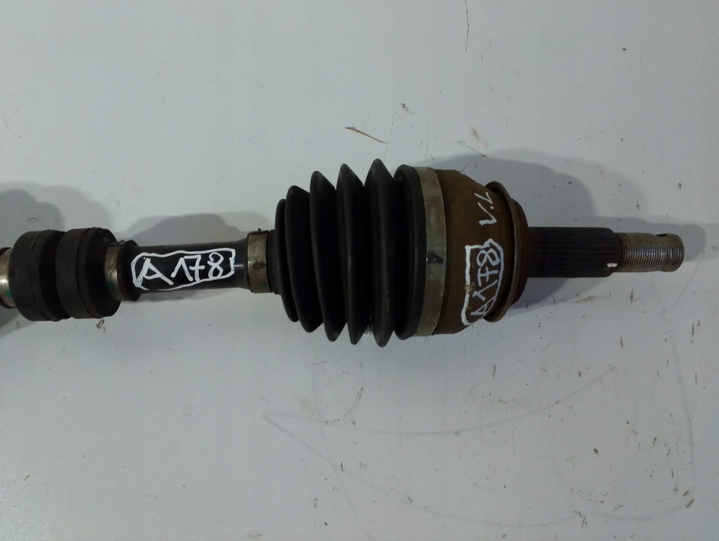 Nissan X-Trail T32 semi-axis front left 2.0 DCI (A178)