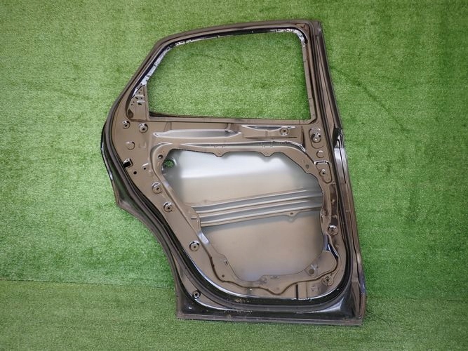 KIA X-CEED XCEED door left rear. rear part