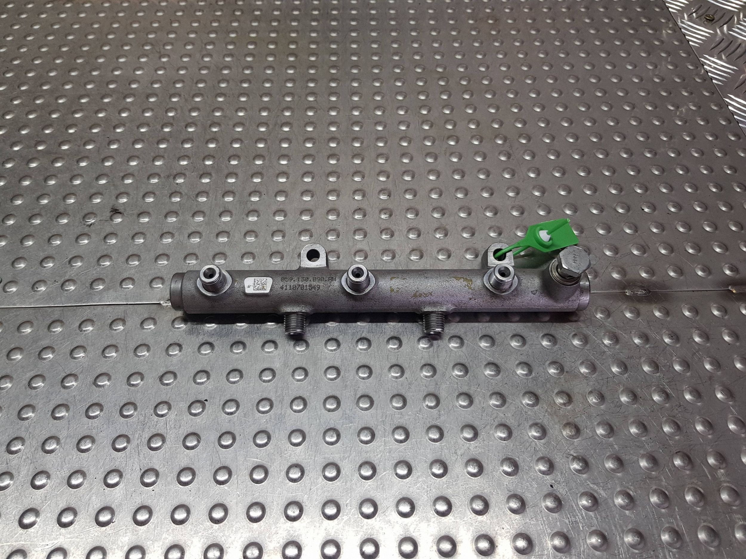 injection ramp right 059130090AH AUDI A4 B8 A5 8T A6 C6 3.0 TDI