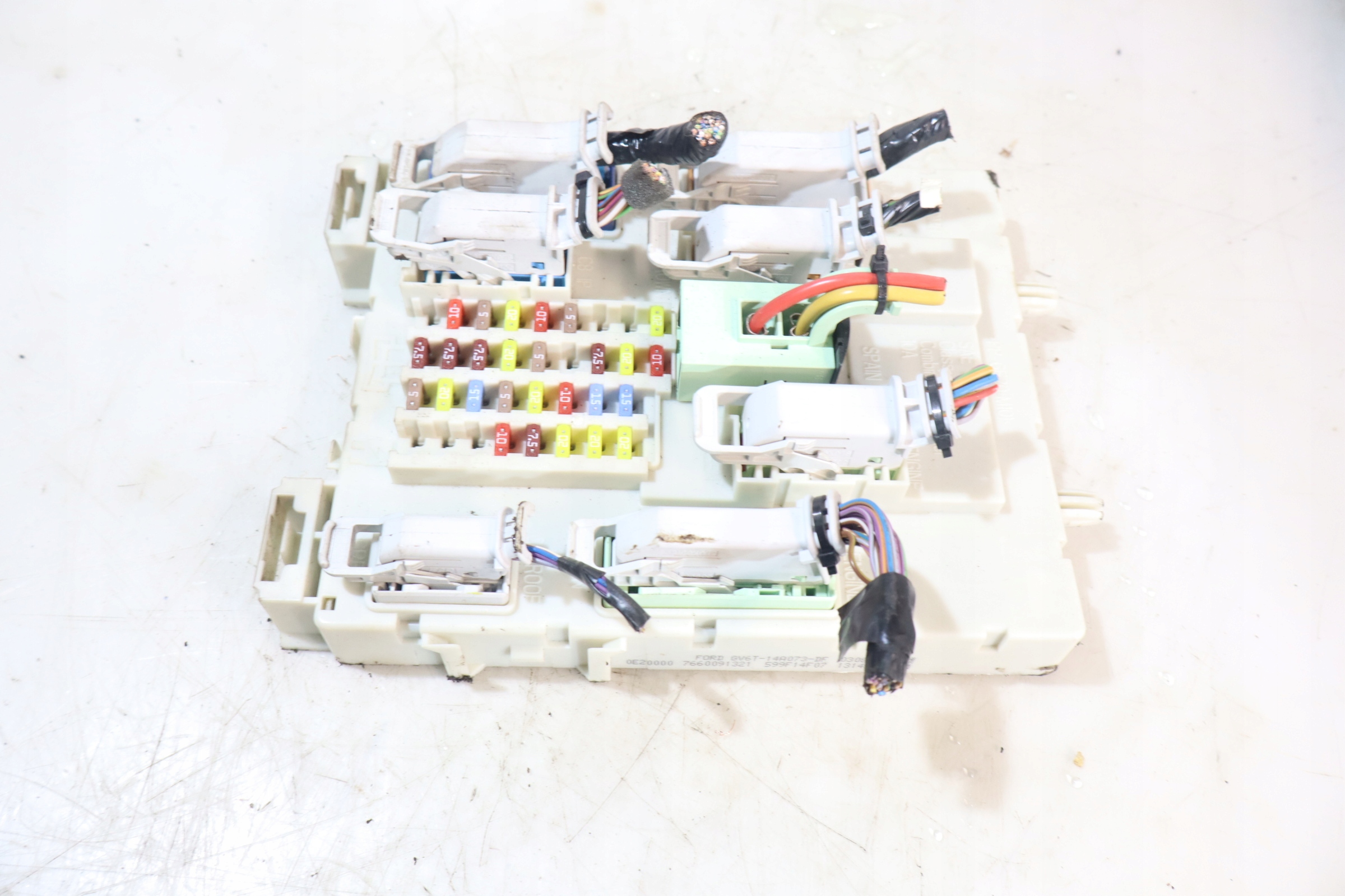SKRZYNKA BEZPIECZNIKÓW 2 FOCUS III MK3 1.5TDCI