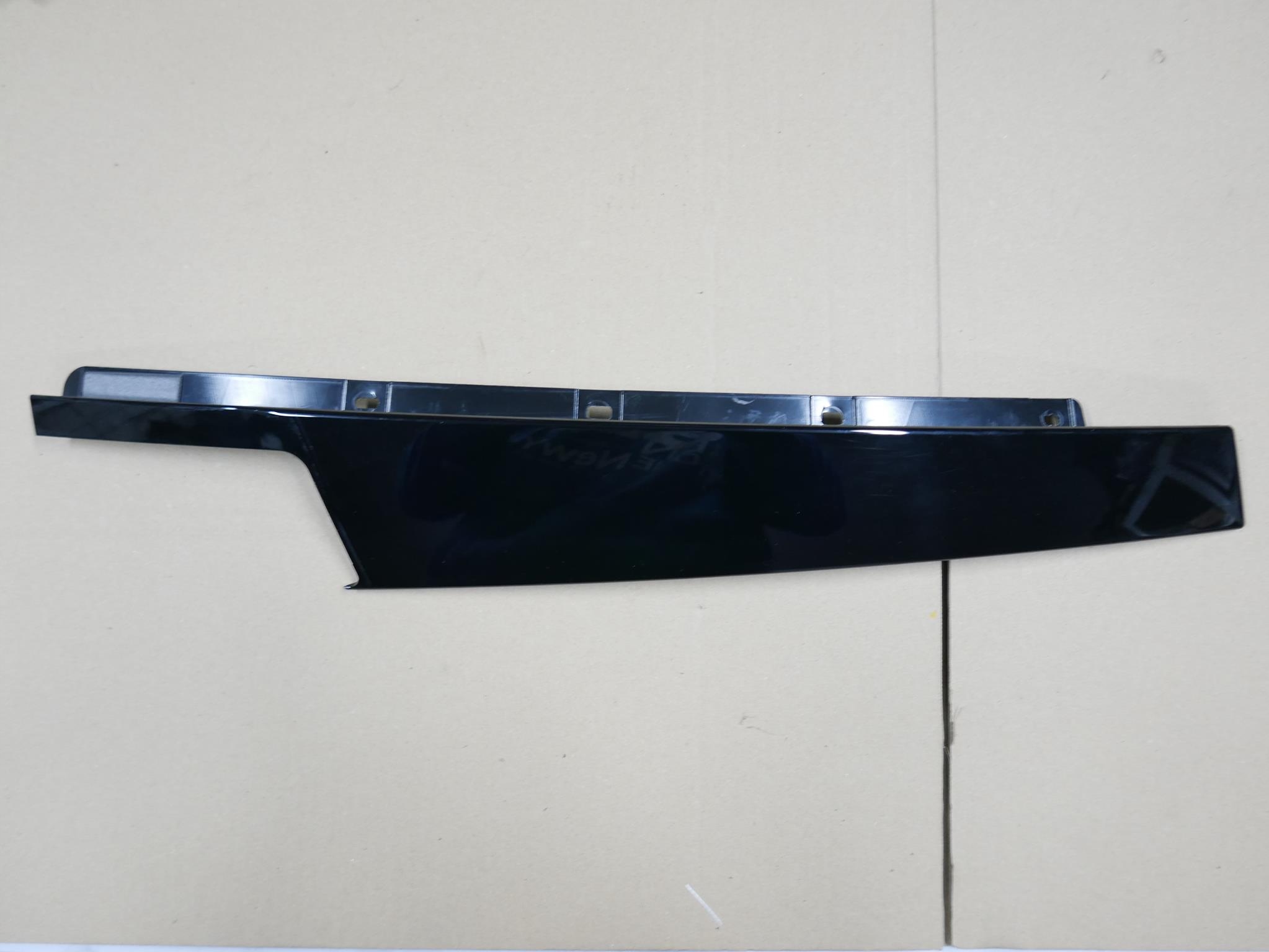 BMW F48 X1 OSŁONA SŁUPKA B DRZWI PRZEDNICH LEWYCH CZARNY POŁYSK