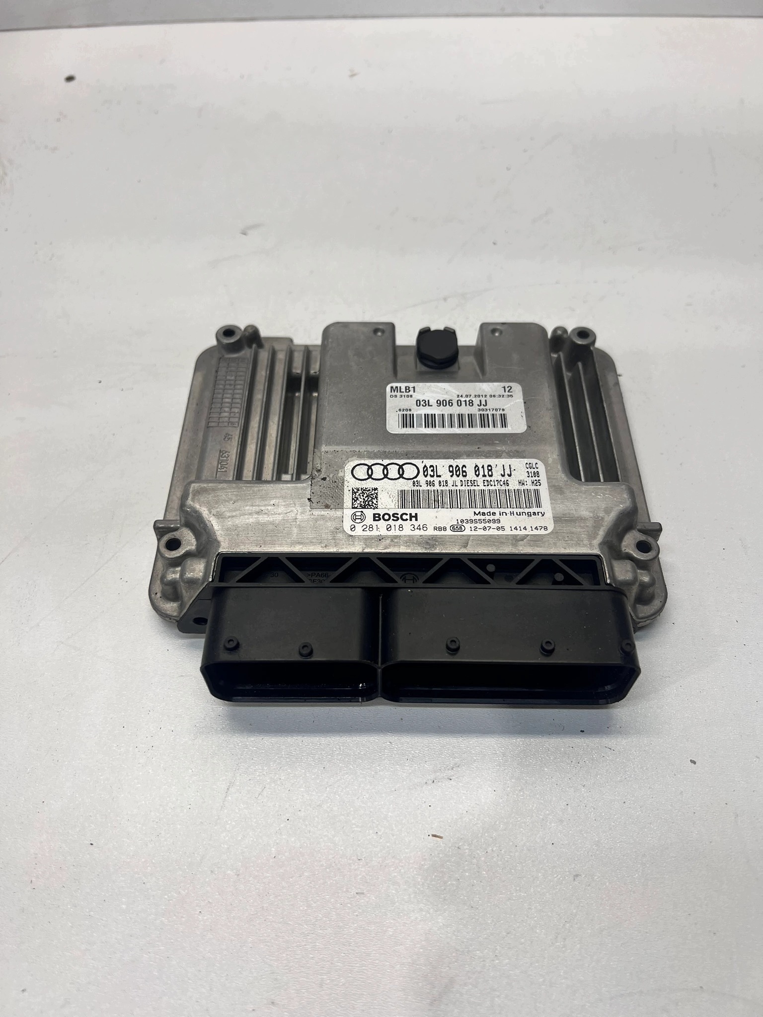 computer control unit of the engine AUDI A4 A5 03L906018JJ 03L906018JL