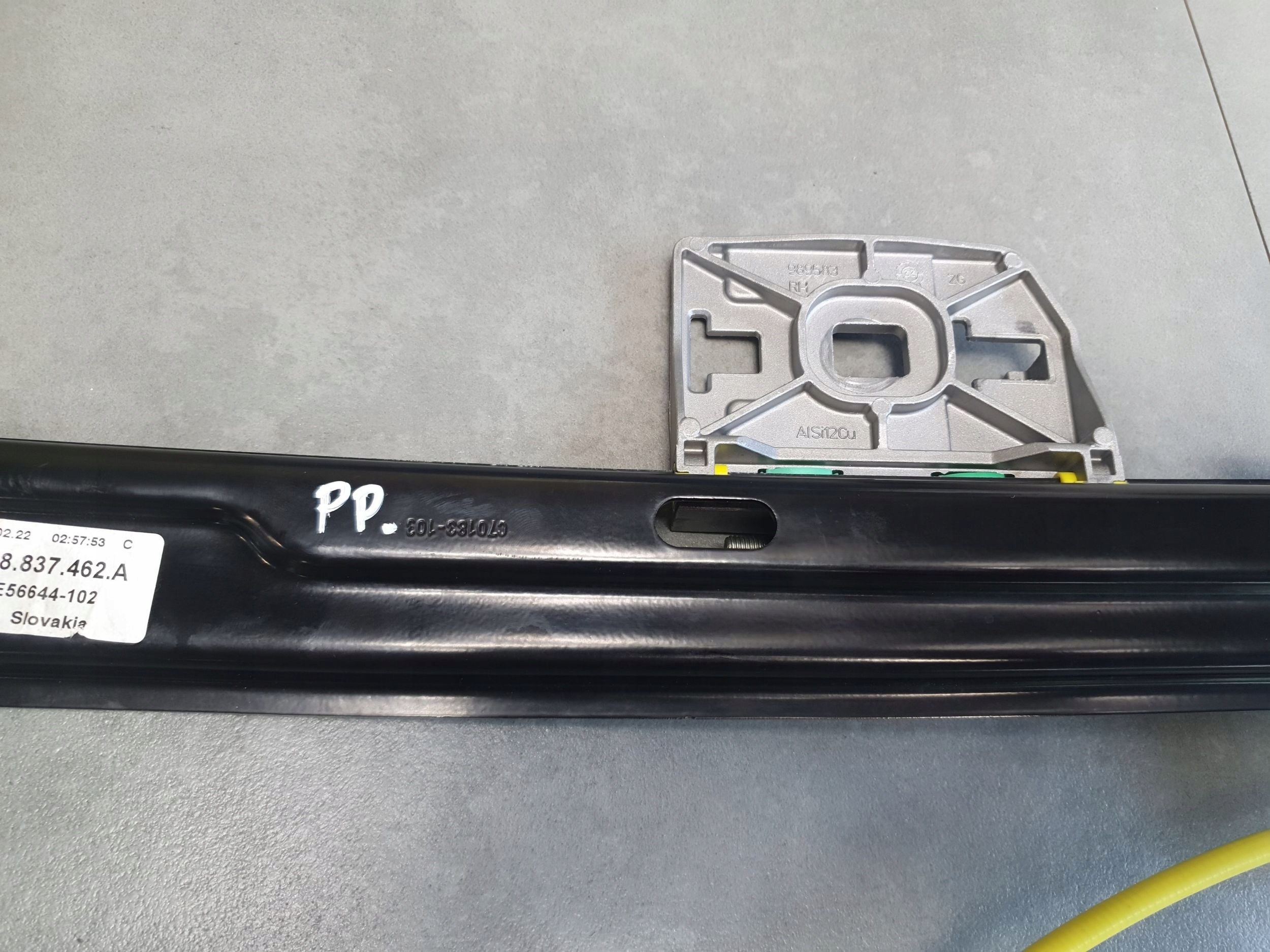 Audi Q8 window regulator z silniczkiem right front 4M8837462A