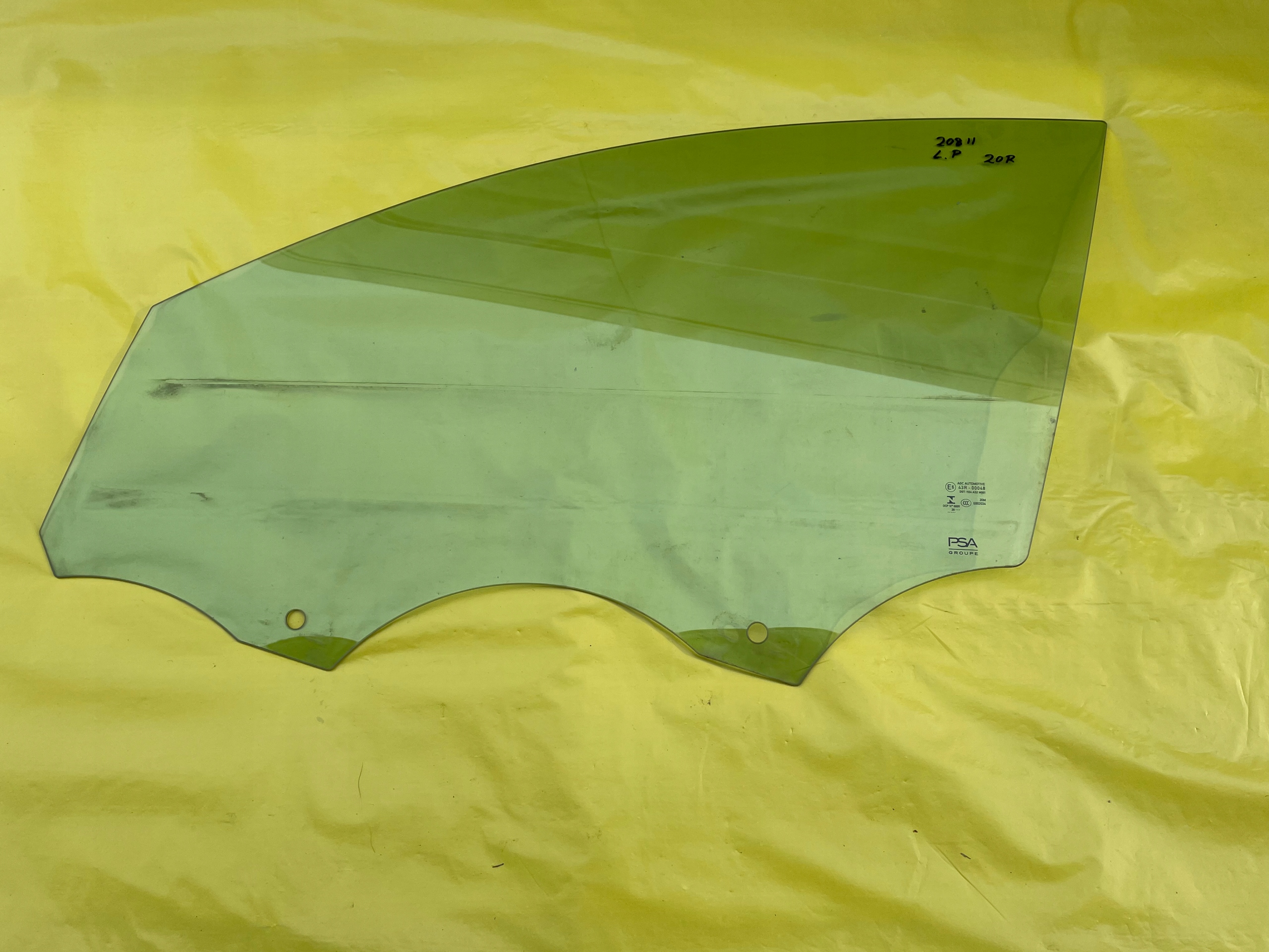 PEUGEOT 208 II SZYBA DRZWI LEWY PRZÓD 2020 ROK