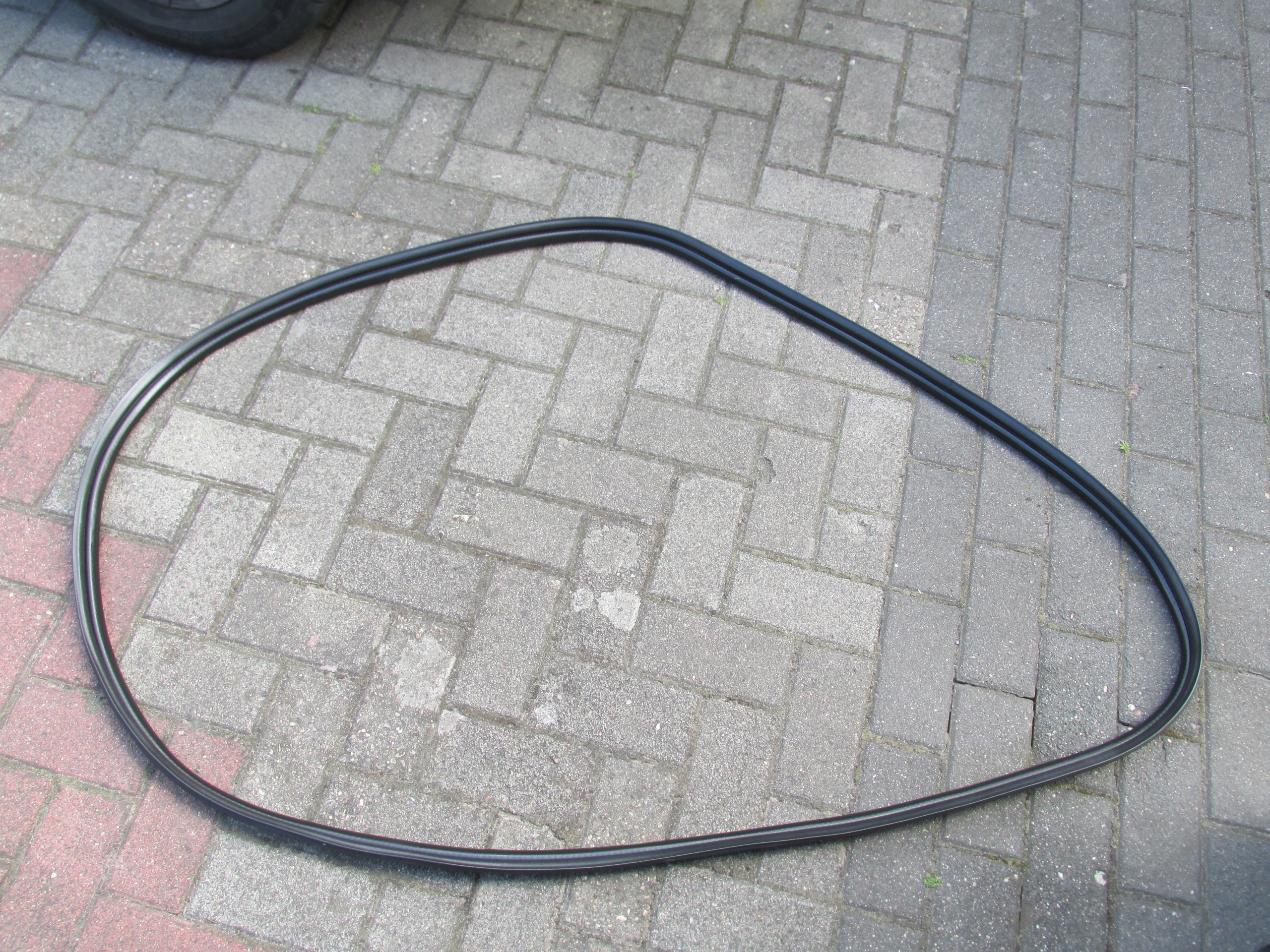 USZCZELKA KLAPY BAGAŻNIKA KUGA MK1 2008-2012 ROK