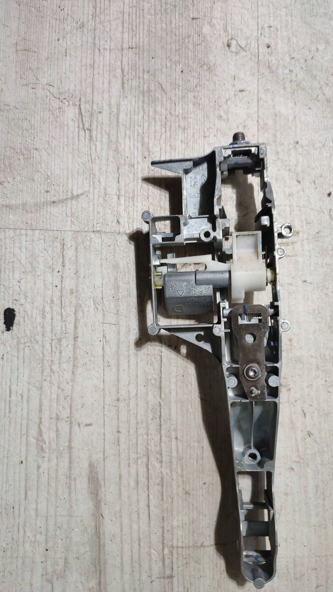 Peugeot 2008 and 2018 front side right handle exterior console