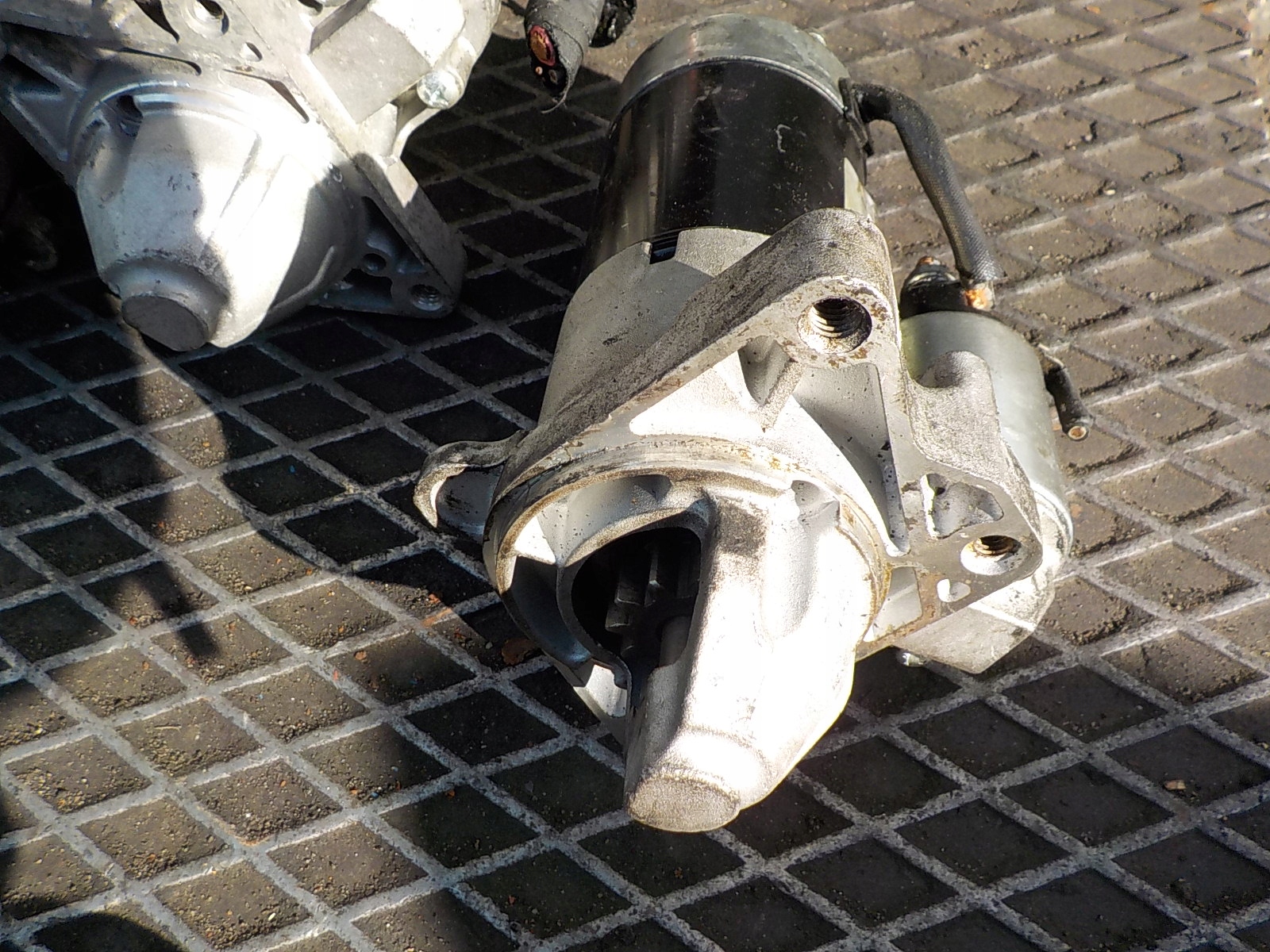 RENAULT LAGUNA III TRAFIC VIVARO PRIMASTAR 2.0 CDTI starter