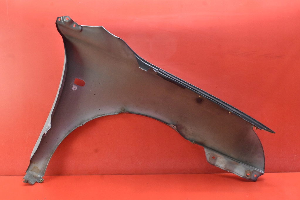 fender left front front grey TOYOTA AVENSIS T25 02-06
