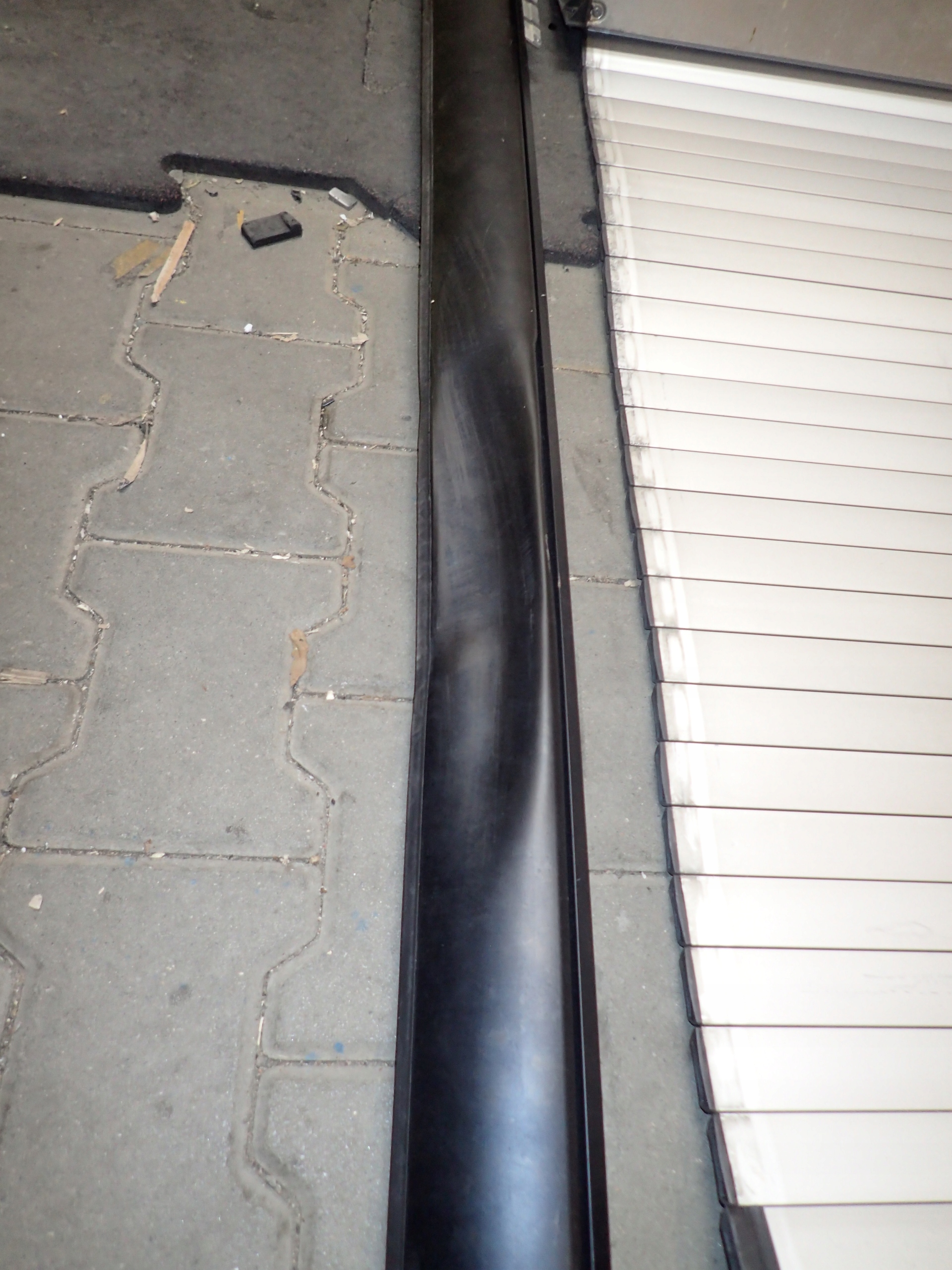 ROLETA PAKI BAGAŻNIKA ZASUWA TOYOTA HILUX 15- Producent części Toyota OE