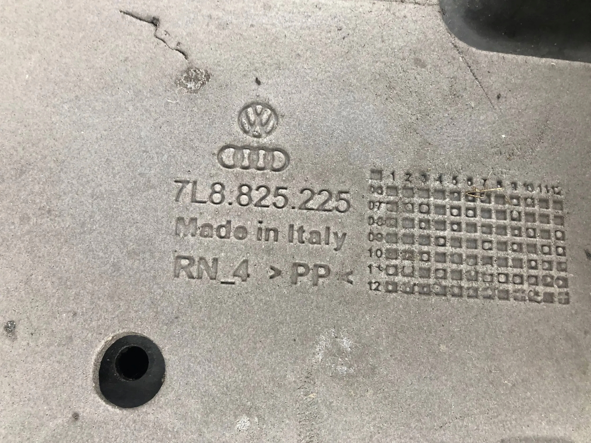 cover chassis AUDI Q7 4L 7L8825231A