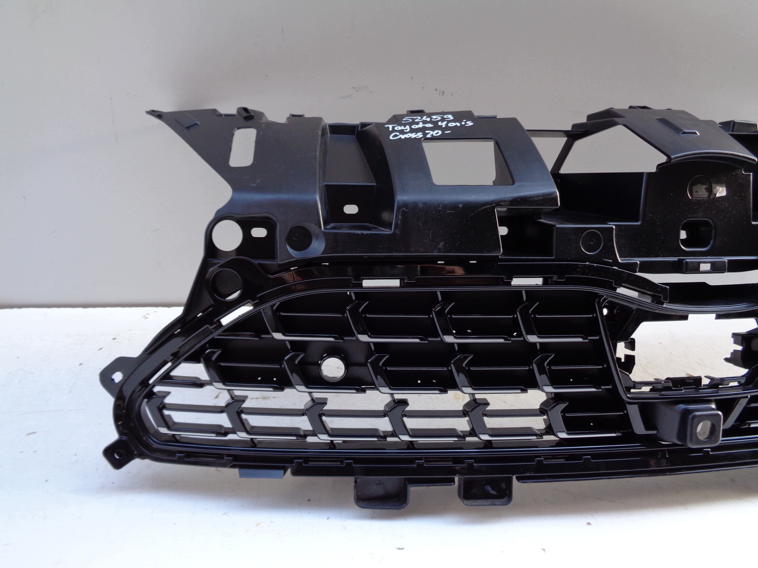 Grille TOYOTA YARIS CROSS 20- NR 52459