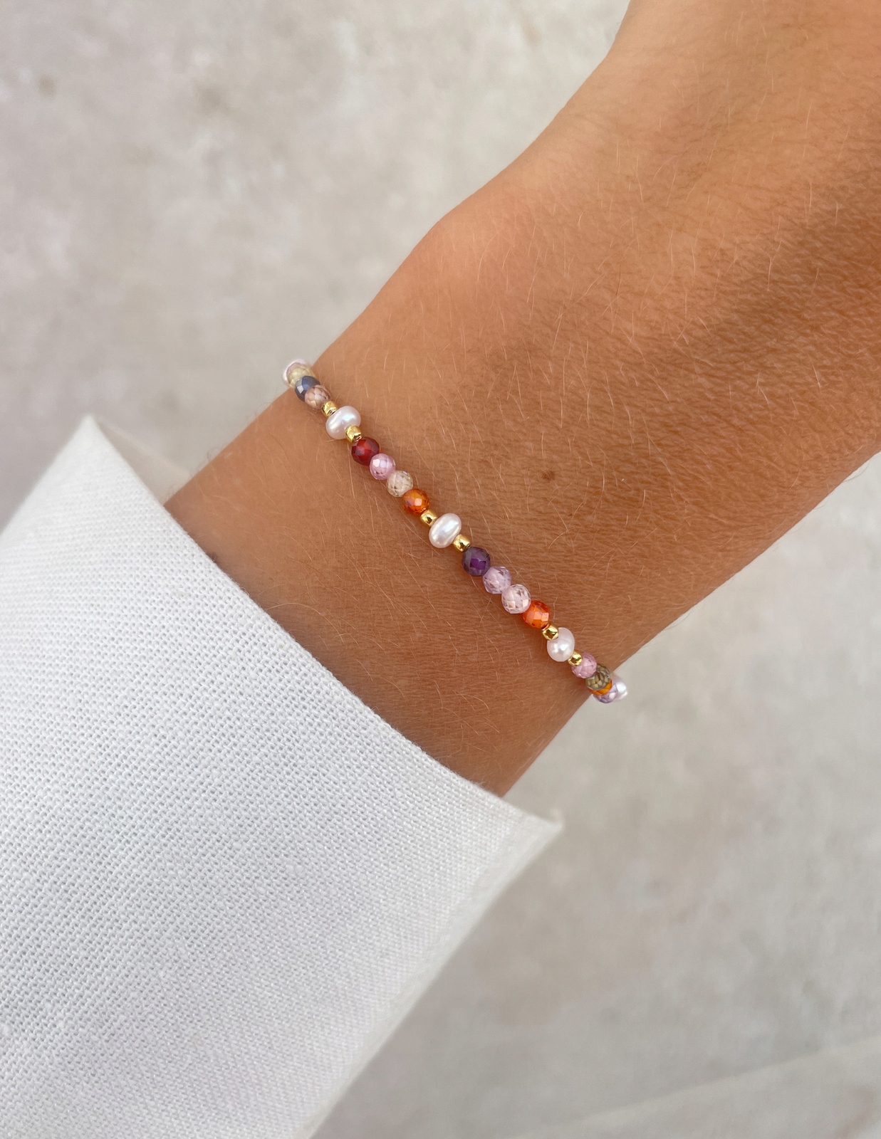 Náramek na niti ze zirkonu s perlou Lea