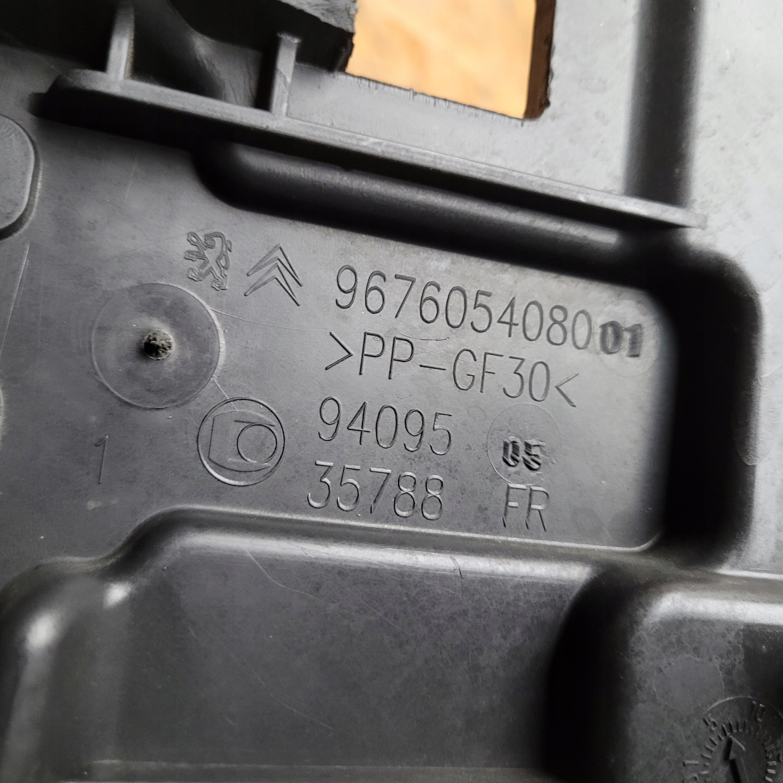 Grundlage AKUMULATORA CITROEN C3 III