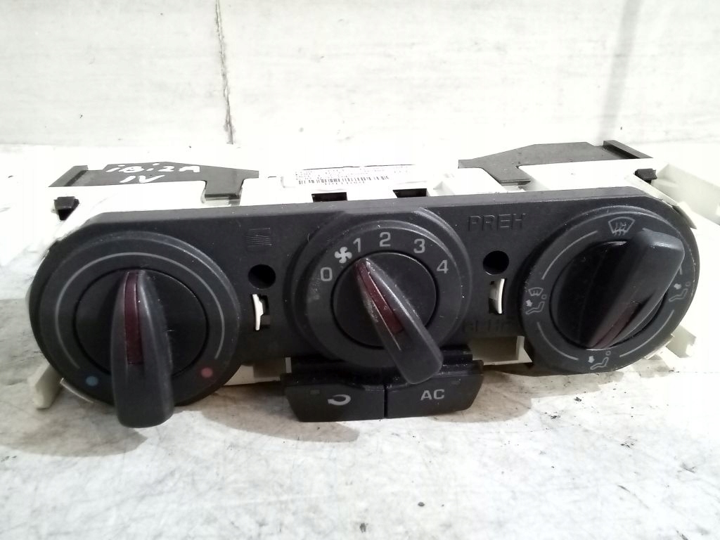 Seat Ibiza IV 4 control panel air conditioning devices 6J0820045