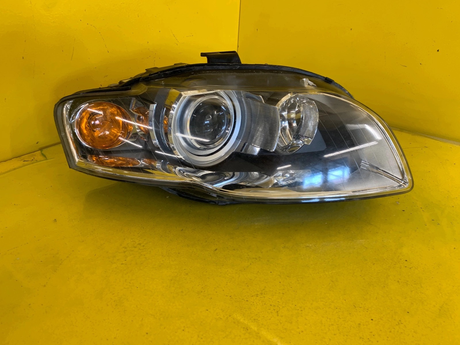 feu droit AUDI A4 B7 8E0941030BB BI-XENON