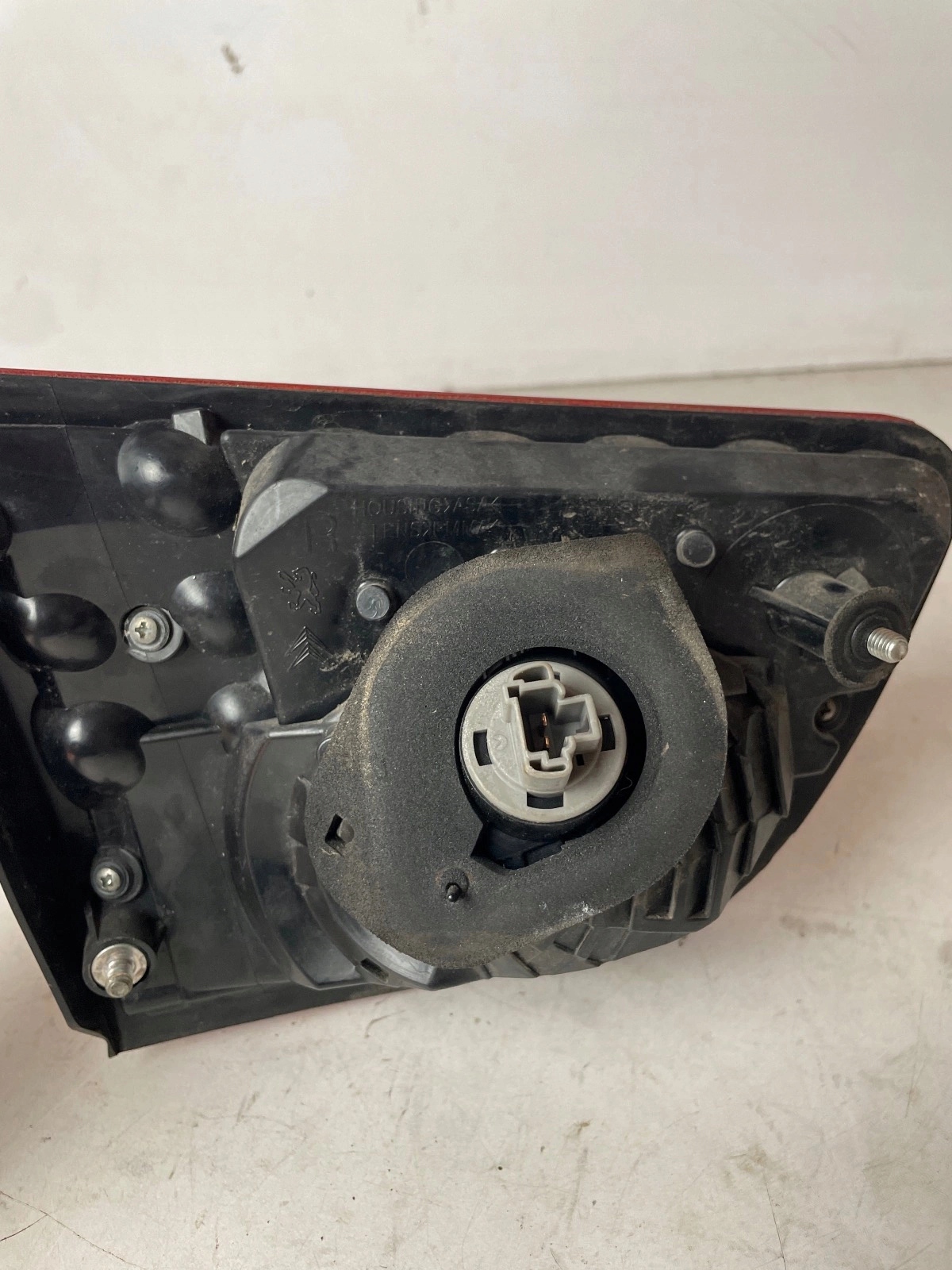light rear part rear right to the bonnet Peugeot 4007