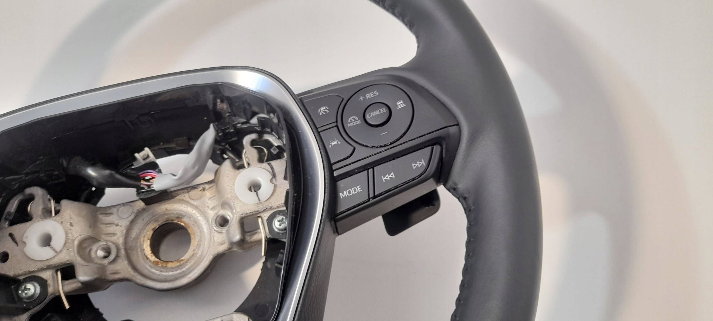 Toyota Corolla E210 E21 steering wheel, skorzana with shifting 6411018 (L149)