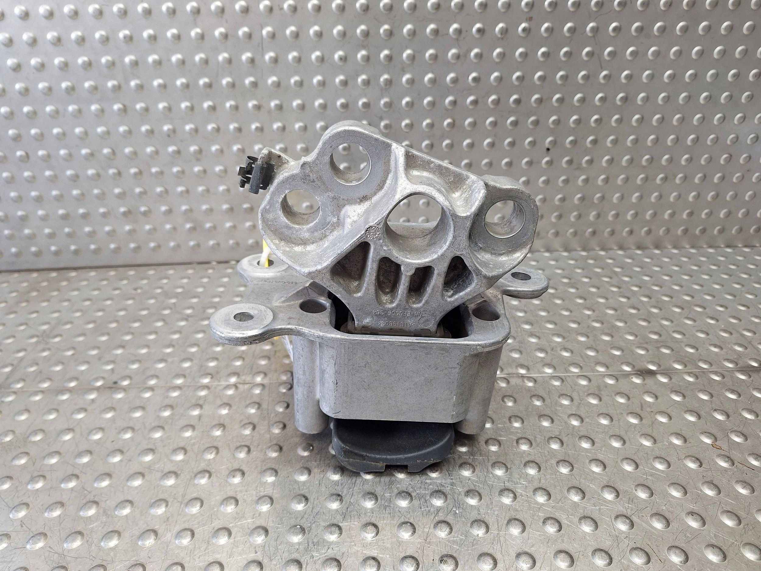 holder engine mount K8D2-7M121-AE RANGE ROVER EVOQUE L551