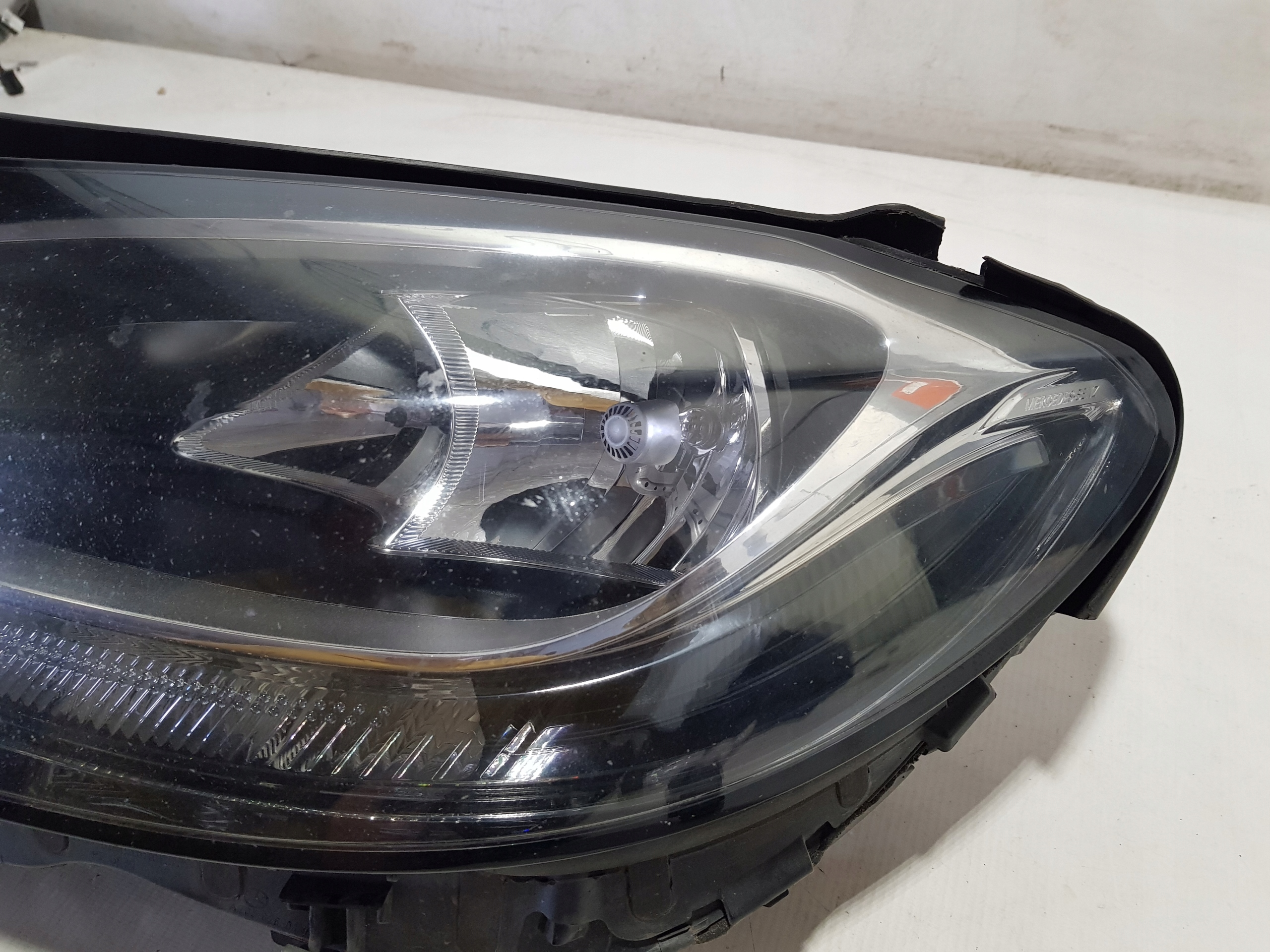MERCEDES W205 light left front 2059066702