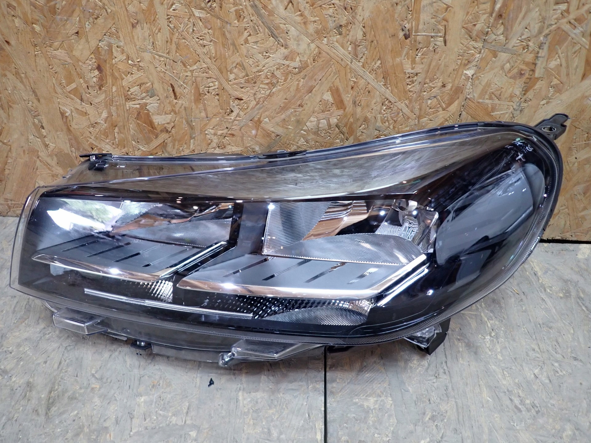 light left REFLEKTOR left TOYOTA PROACE PRO ACE II LIFT 2024- 9847198380