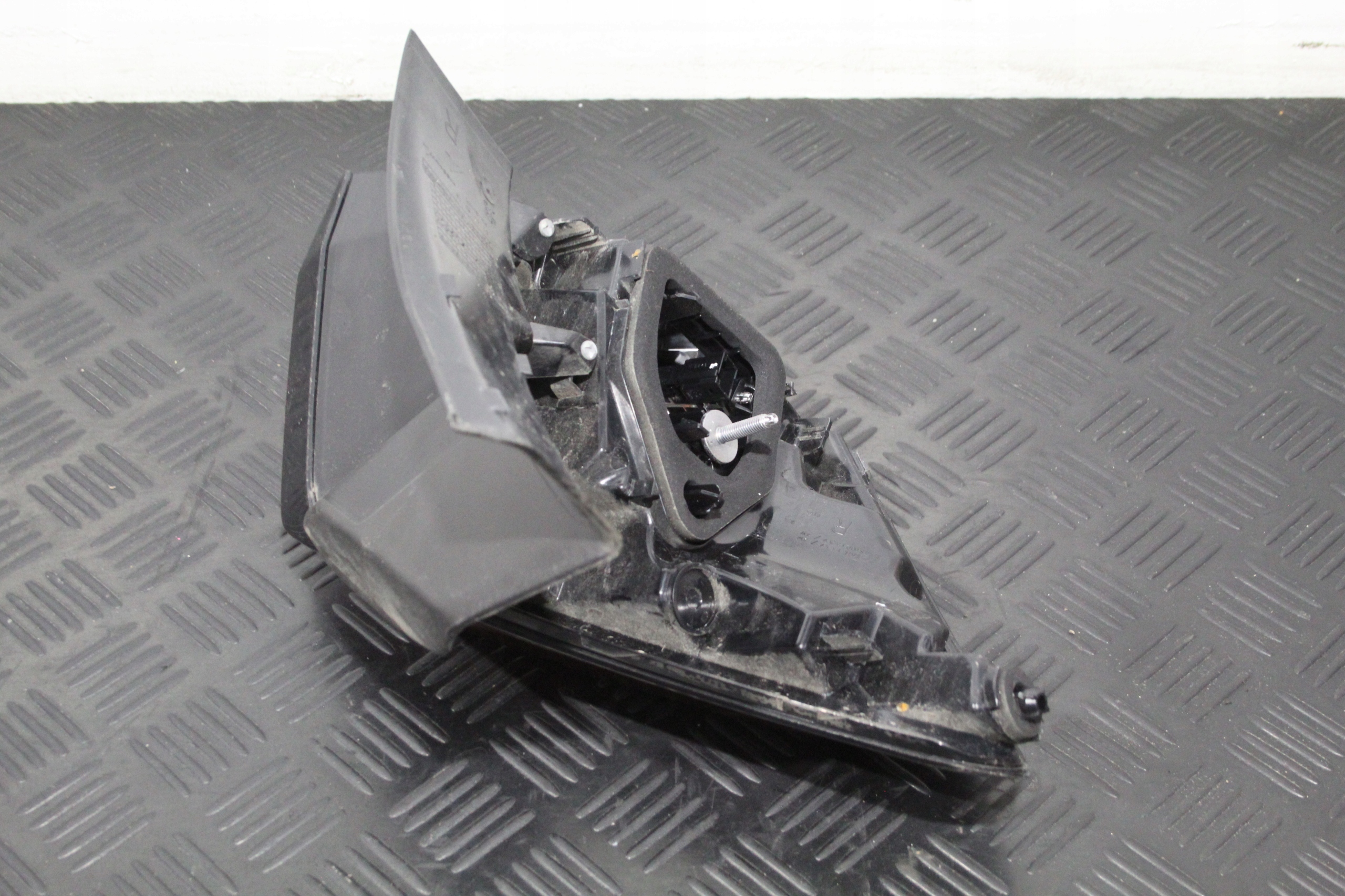 light right rear part PEUGEOT 3008 II 2 9810477080