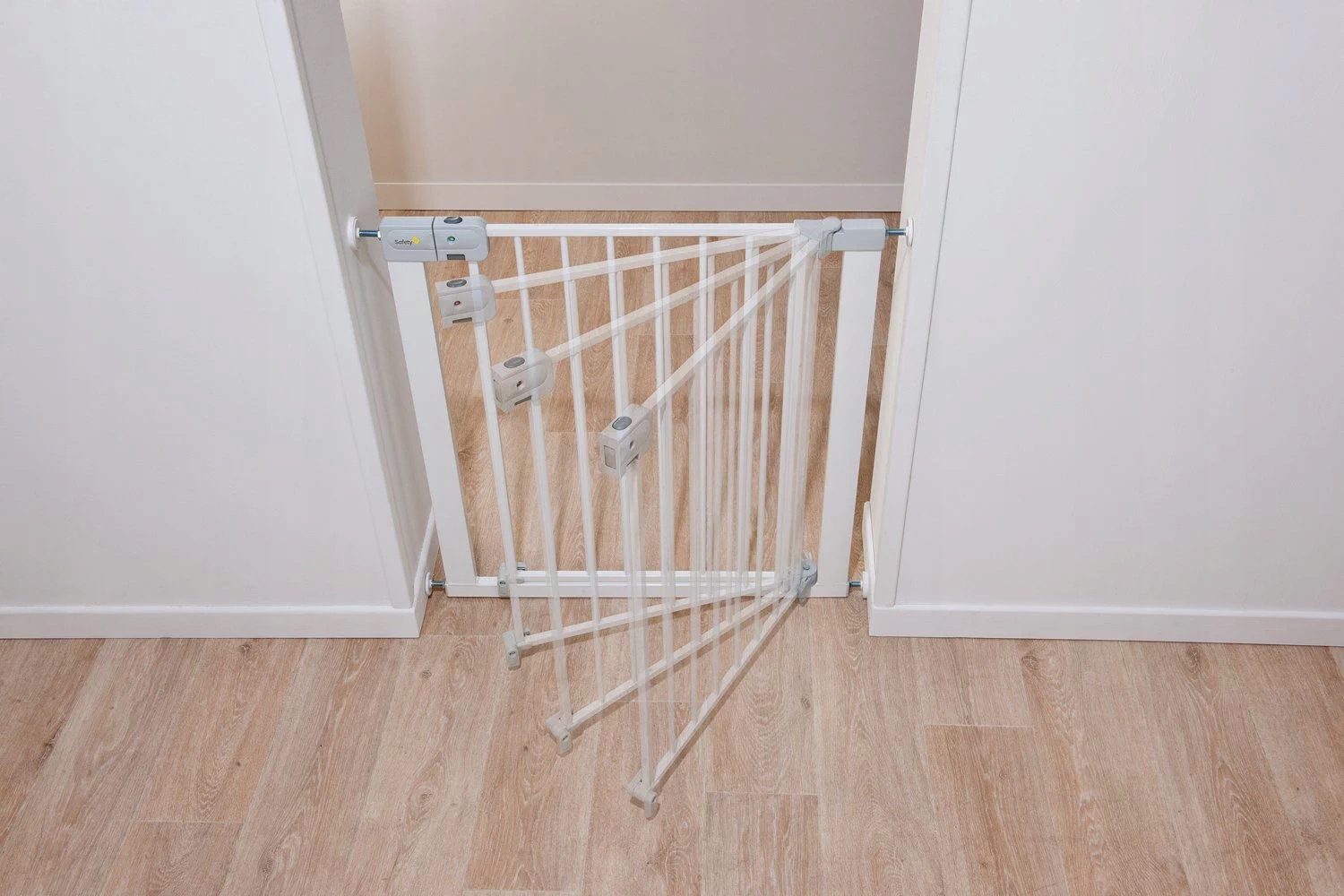 BRAMKA AUTO CLOSE SAFETY 1ST Kod producenta 24484310