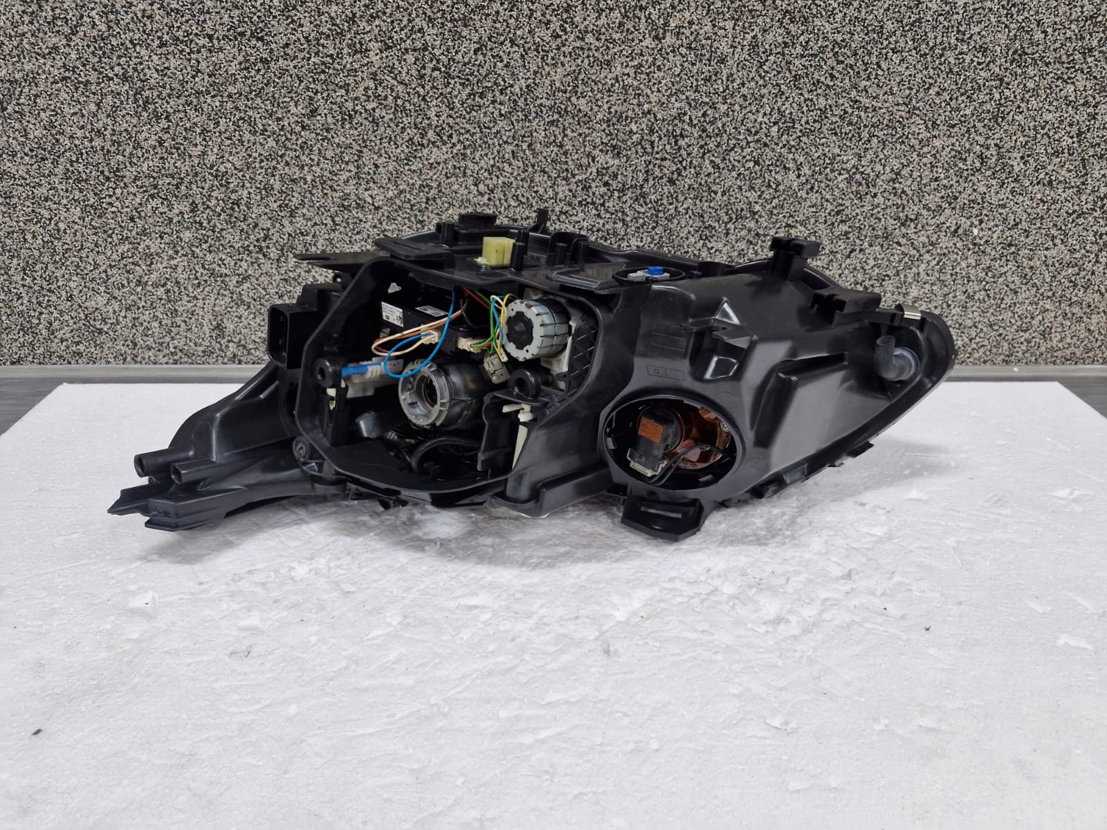 light right BMW 5 E60 E61 LIFT Bi Xenon positioning 2008