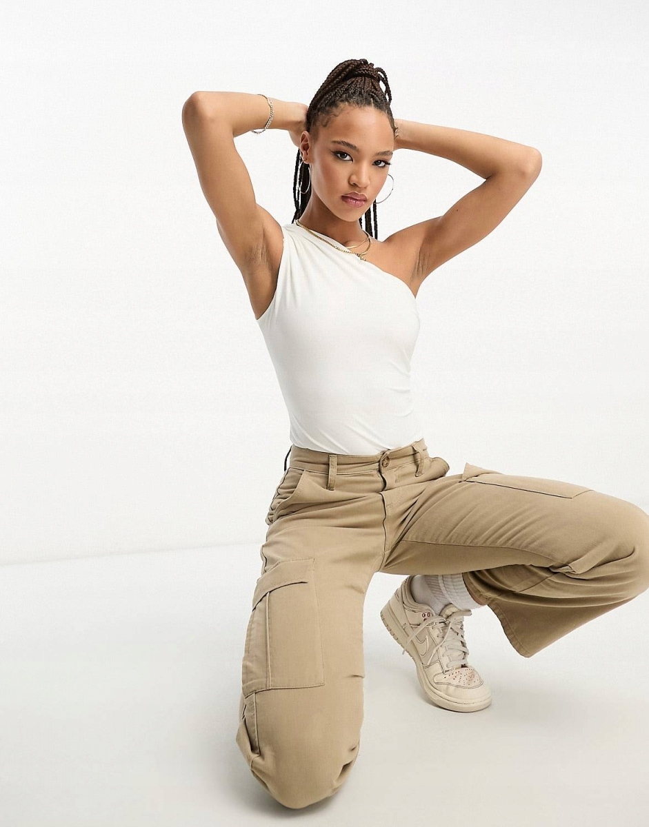 BODY ASYMETRYCZNE DAMSKIE ROZM. S 268 Kolor biały