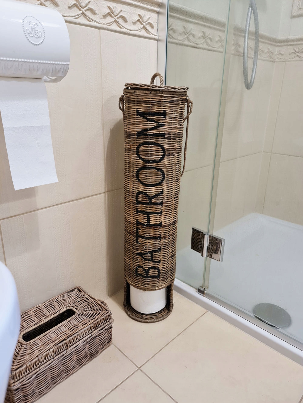 Ratanový stojan Hampton na toaletní papír do koupelny, Wc