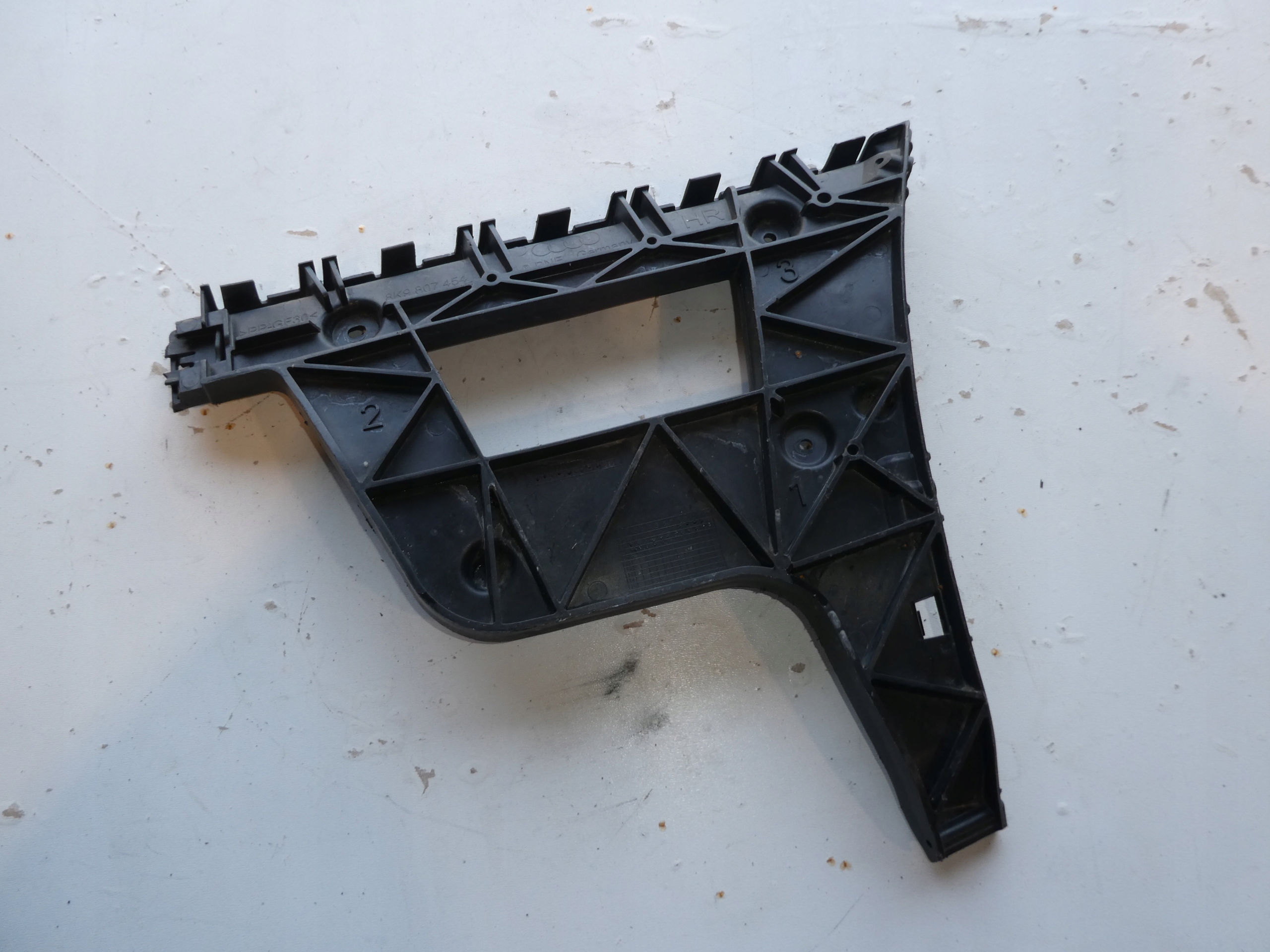 SUPPORT MONTAGE PARE-CHOCS DROITE ARRIÈRE AUDI A4 B8 8K9807454