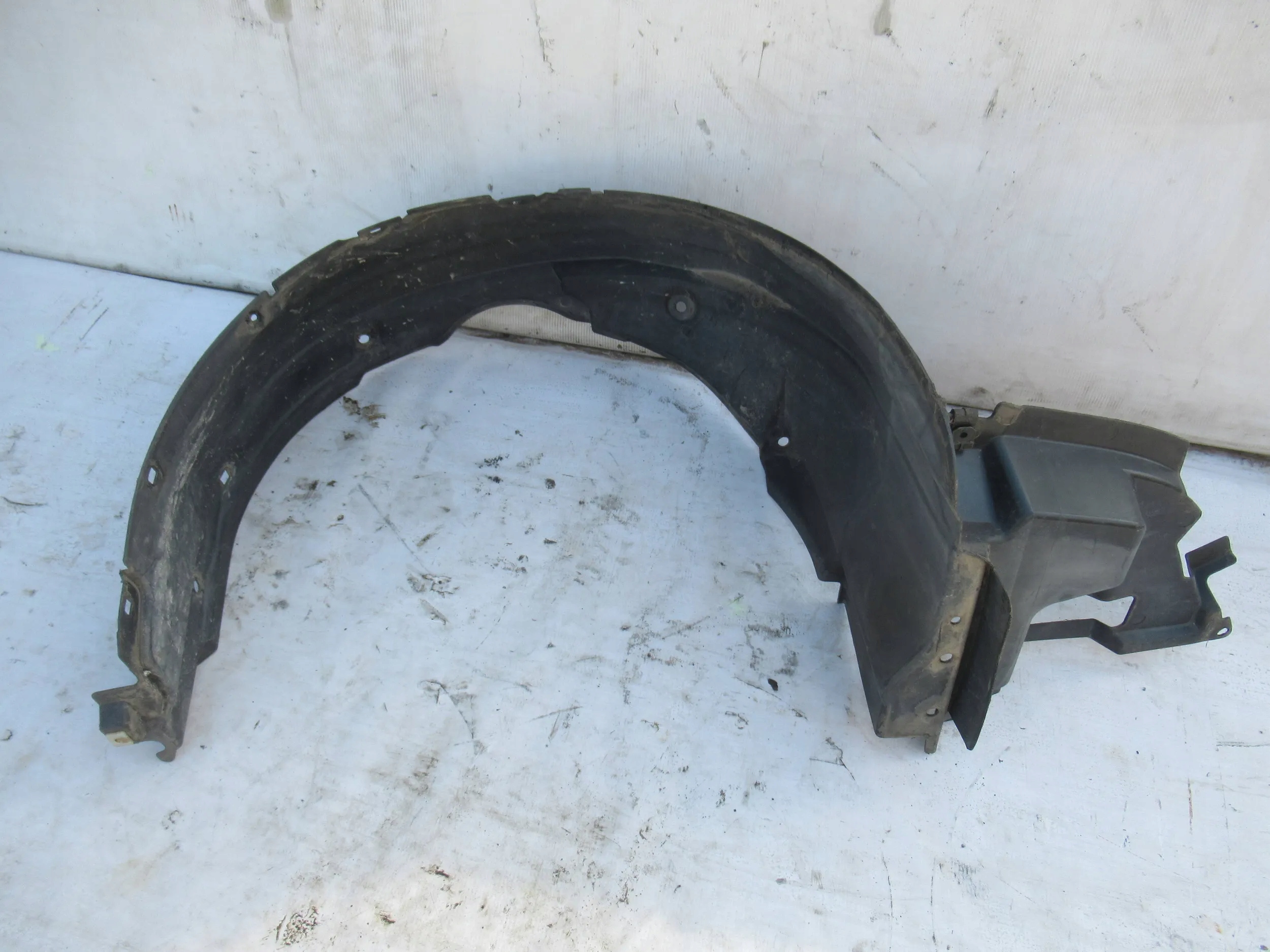 mudguard right front TOYOTA COROLLA VERSO 04