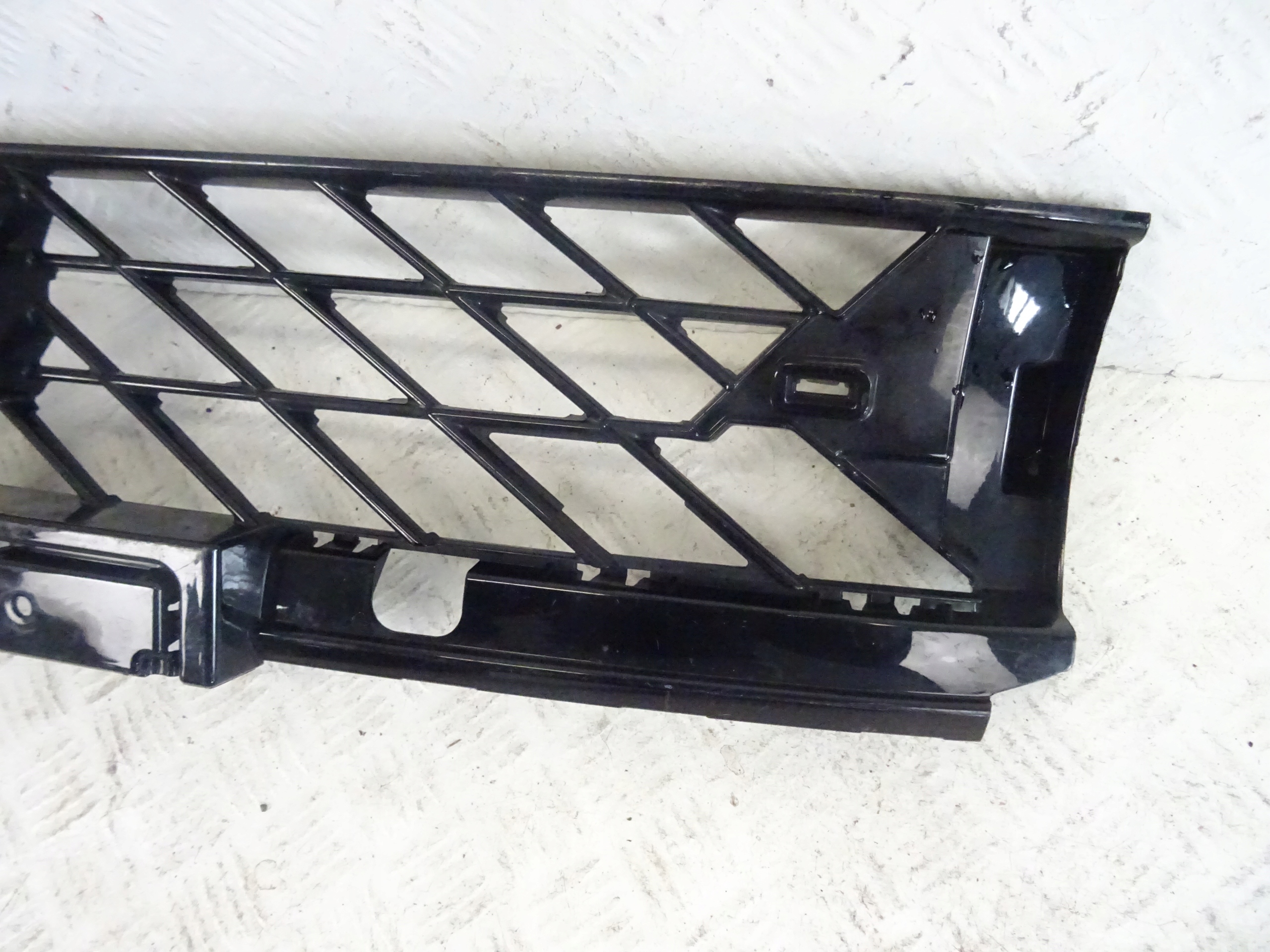 grid of a bumper front front central SEAT CUPRA FORMENTOR 5FF853667