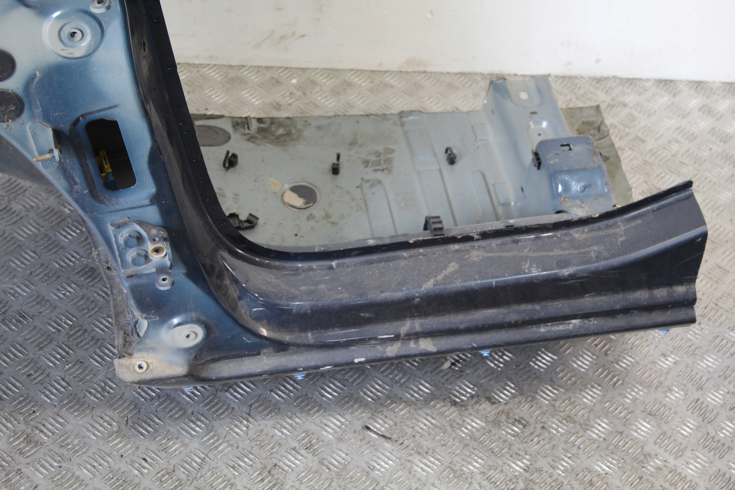 quarter left front PEUGEOT 3008 and 1
