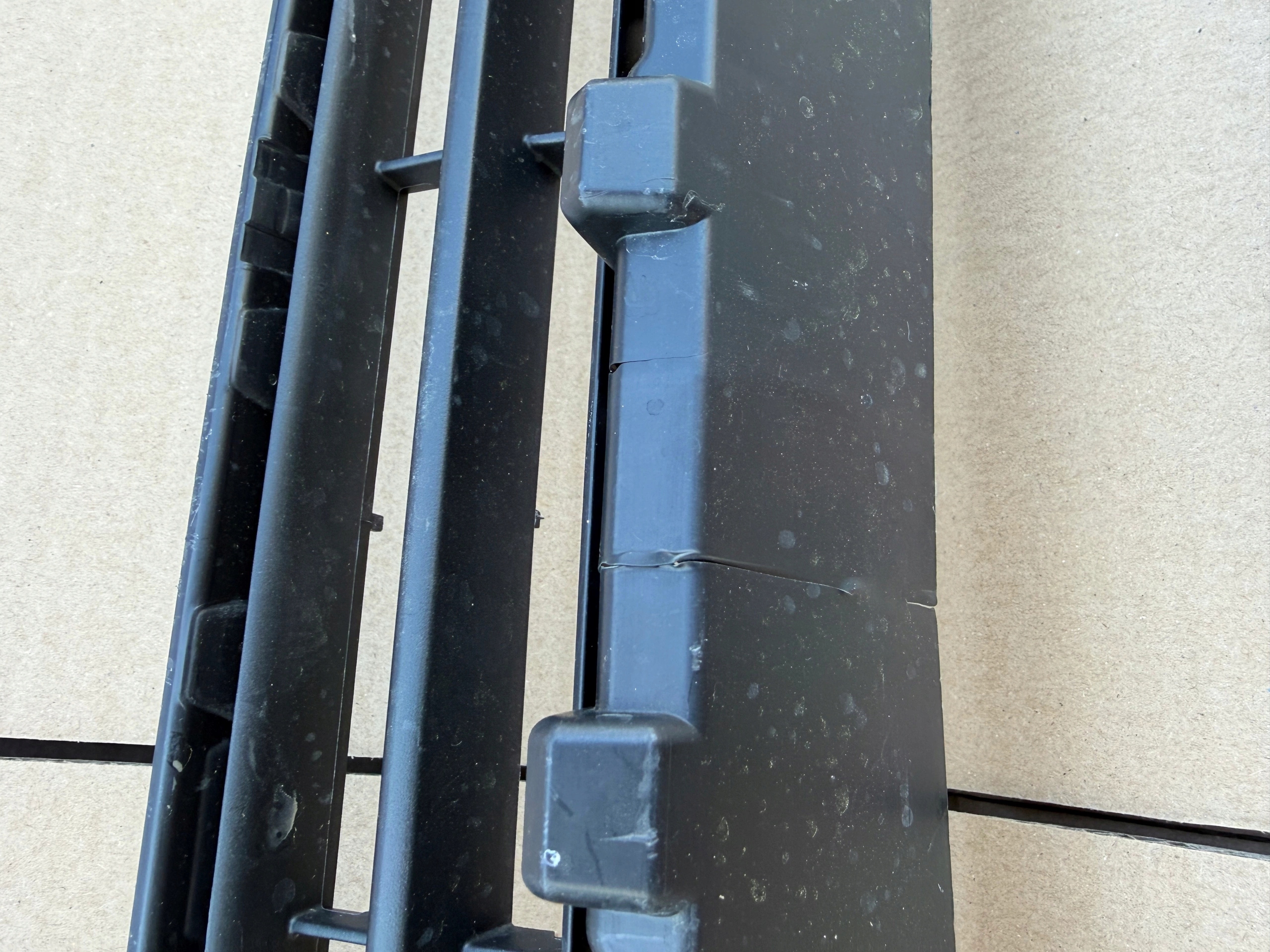 SKODA KAROQ 2017- grid SPOILER grille of a bumper front 57A853677E