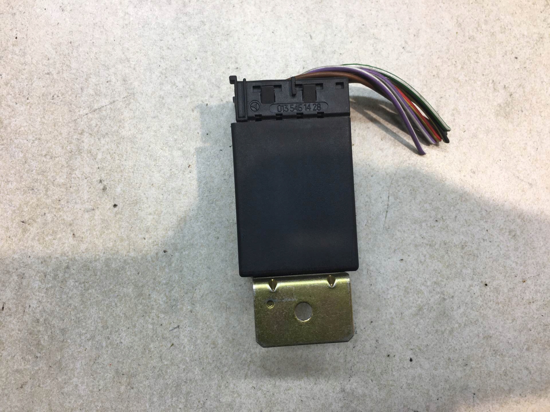 relay MERCEDES VITO W638 2.3 D 0015402045