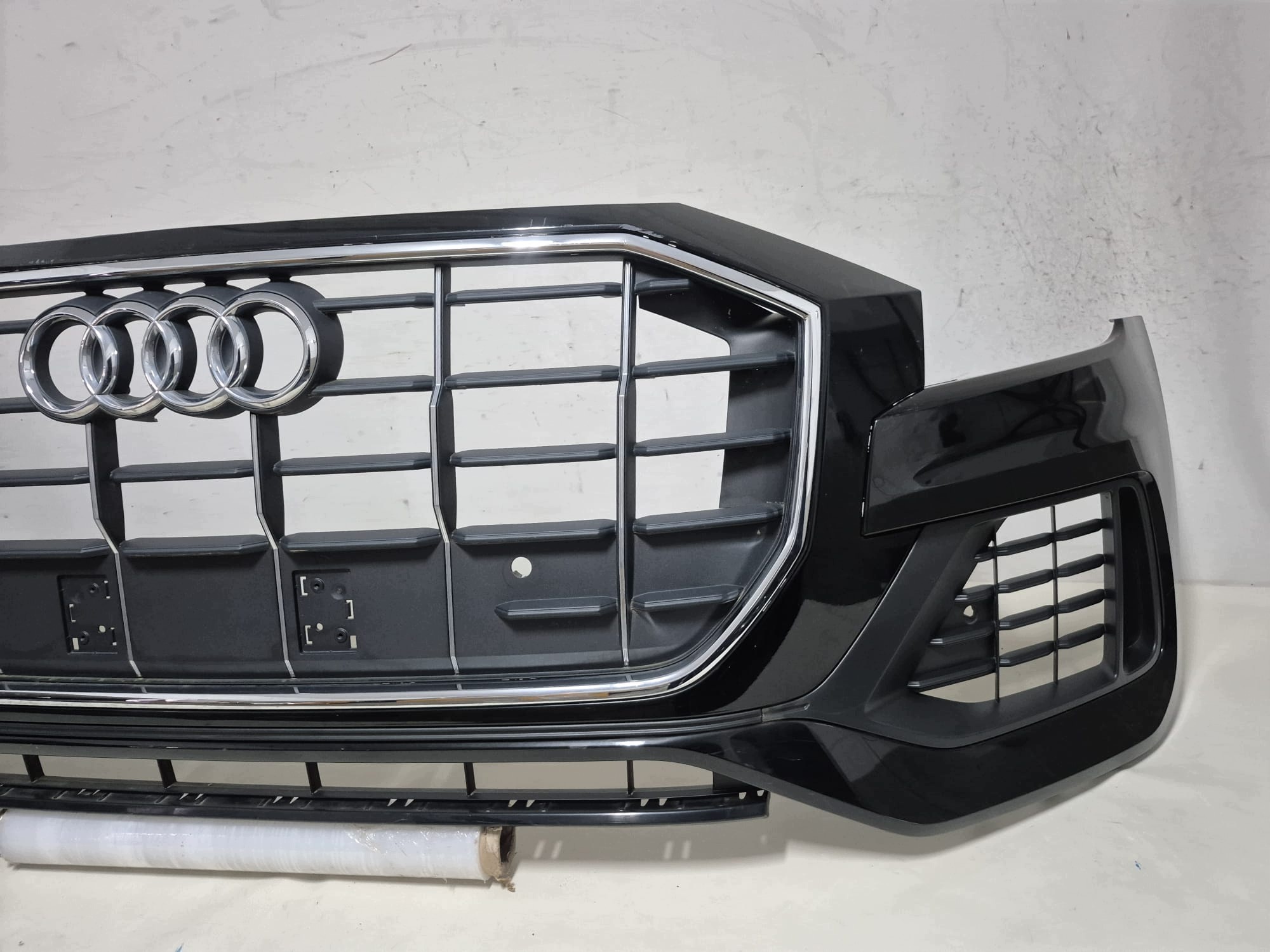 AUDI Q8 4M8 ZWYKLY 18- bumper front front grill grid PDC 4M8807437A