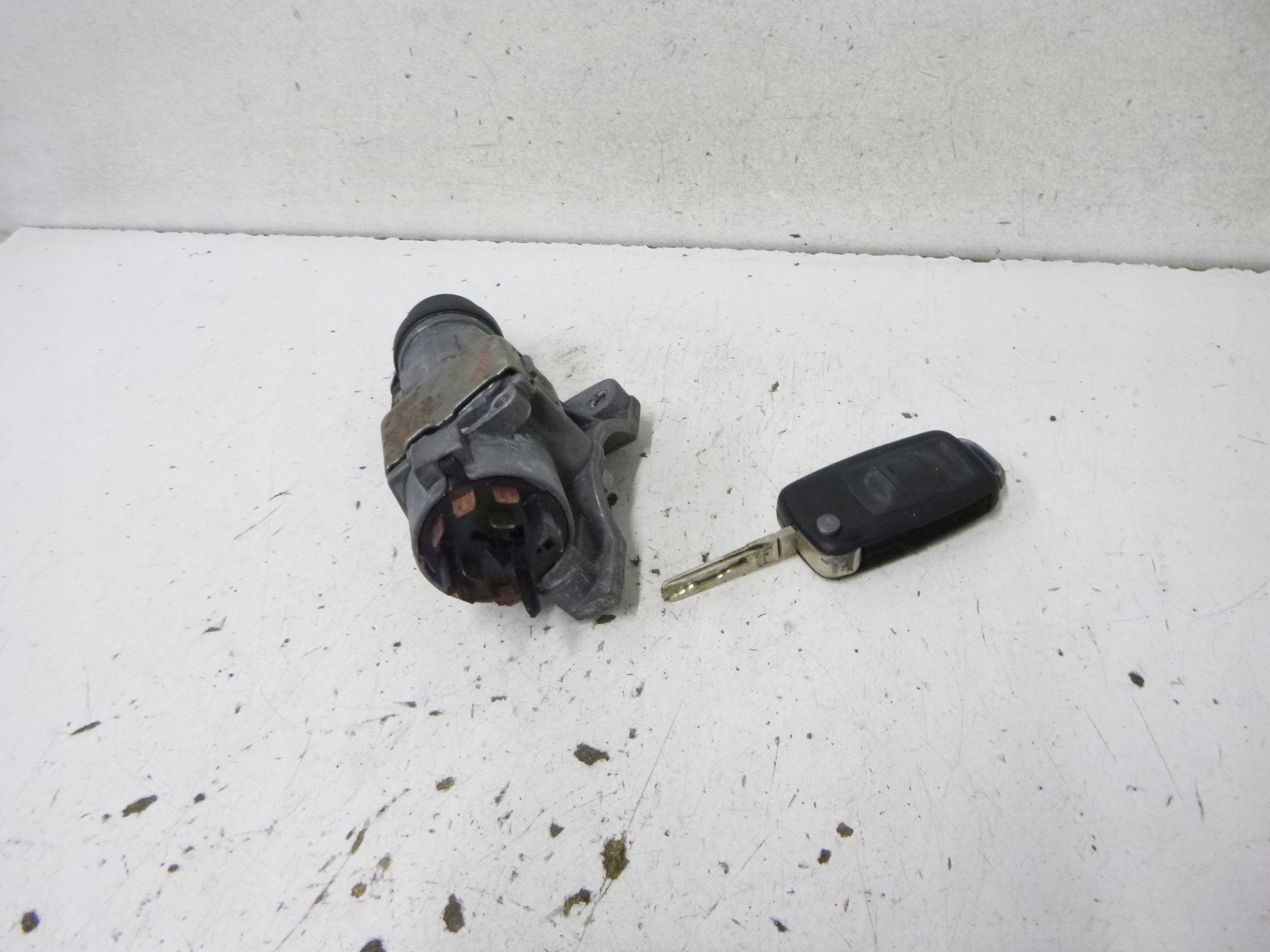 ignition + keys VW Passat B5 FL 1.9 TDI 4B0905851Q