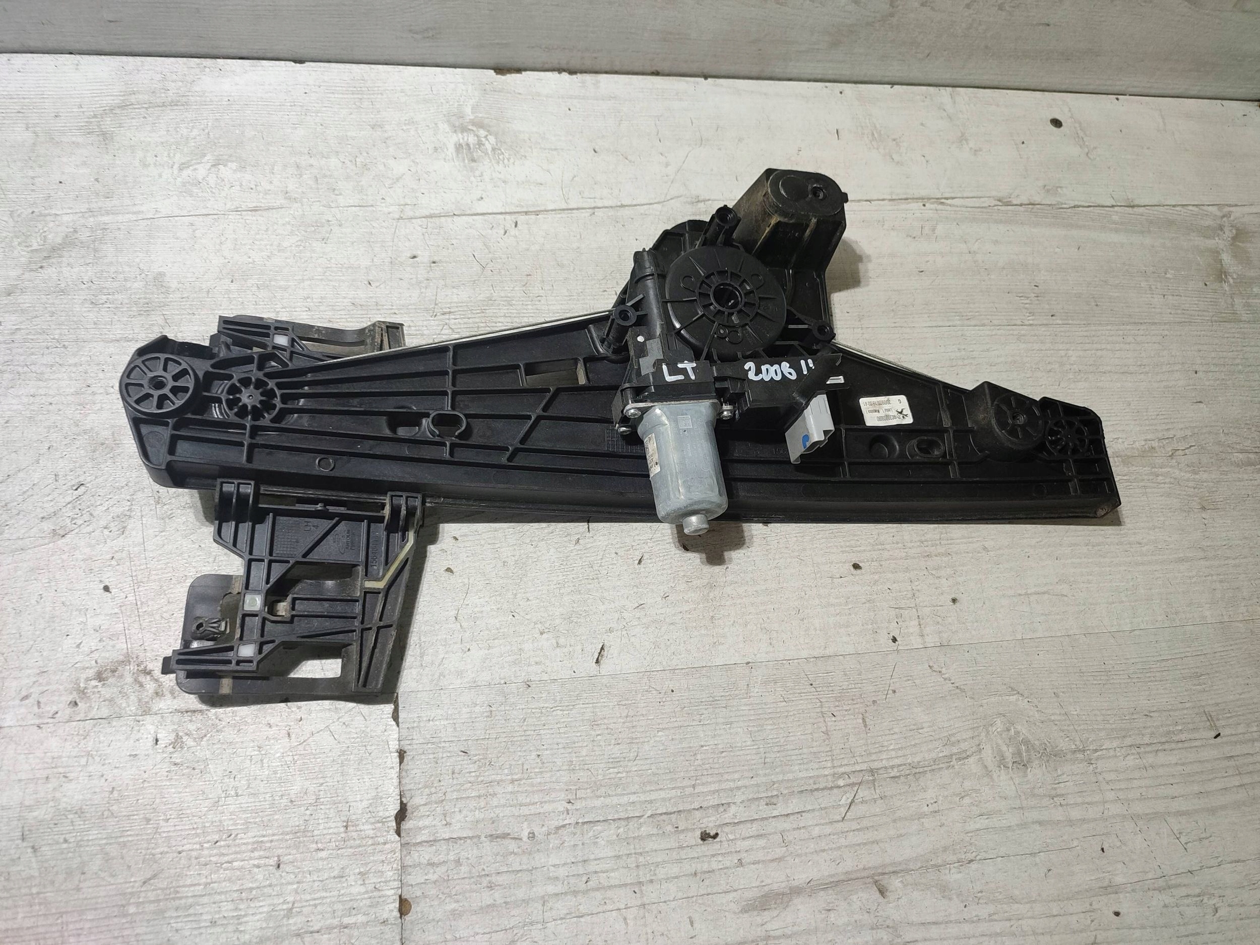 Peugeot 2008 II 2020 rear part side left window regulator door tylnych