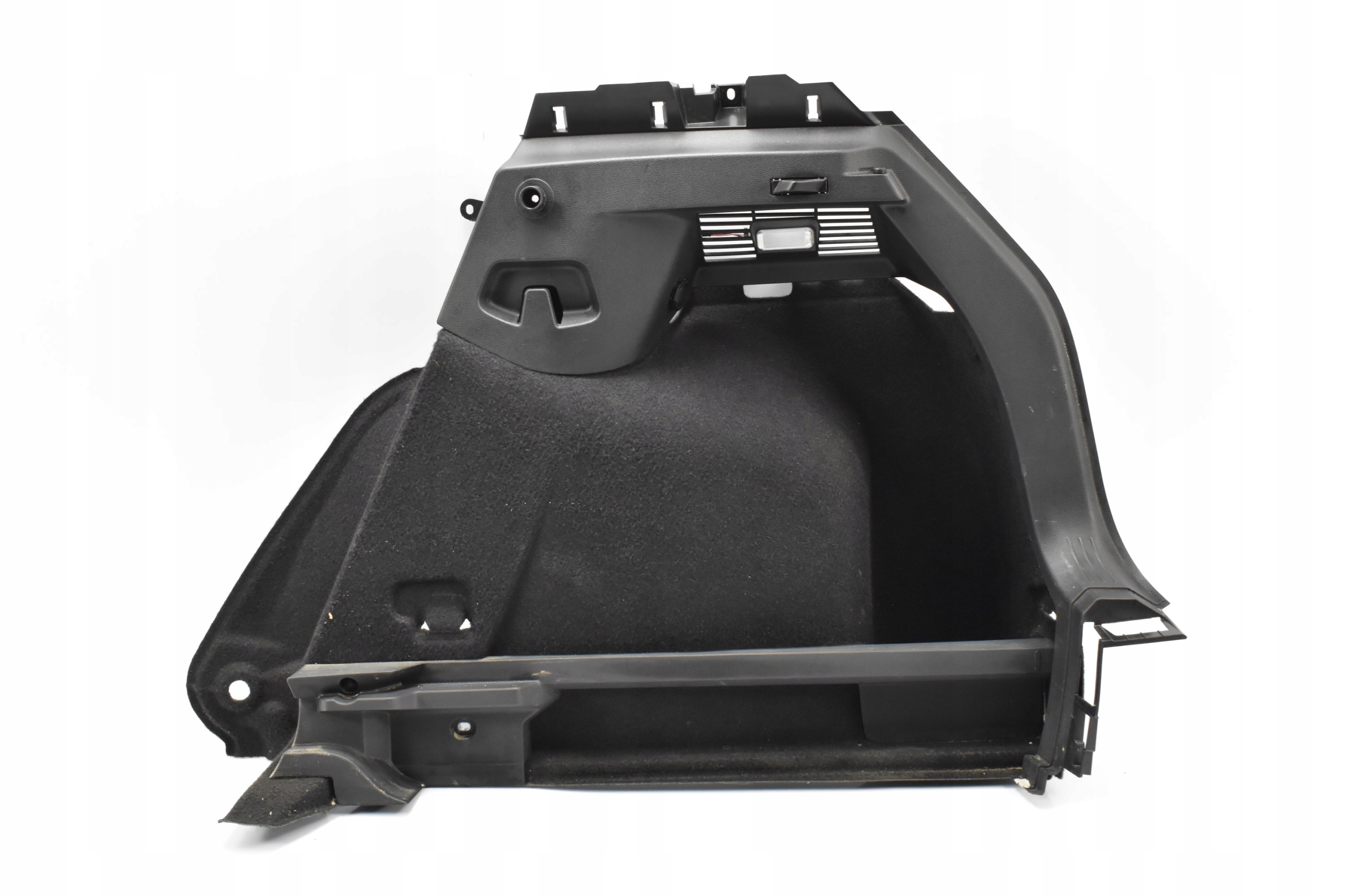 BOCZEK BAGAŻNIKA PRAWY TYŁ 5H6867762C 5H6867428H VW GOLF VIII MK8 HATCHBACK