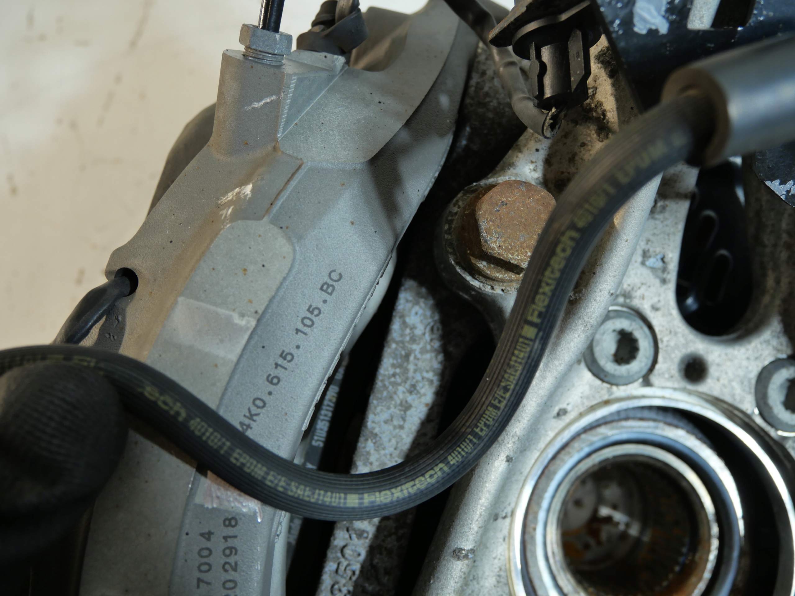 otoč čepu třmen předek levá AUDI A6 C8 4K0615105BC 4K0407559D