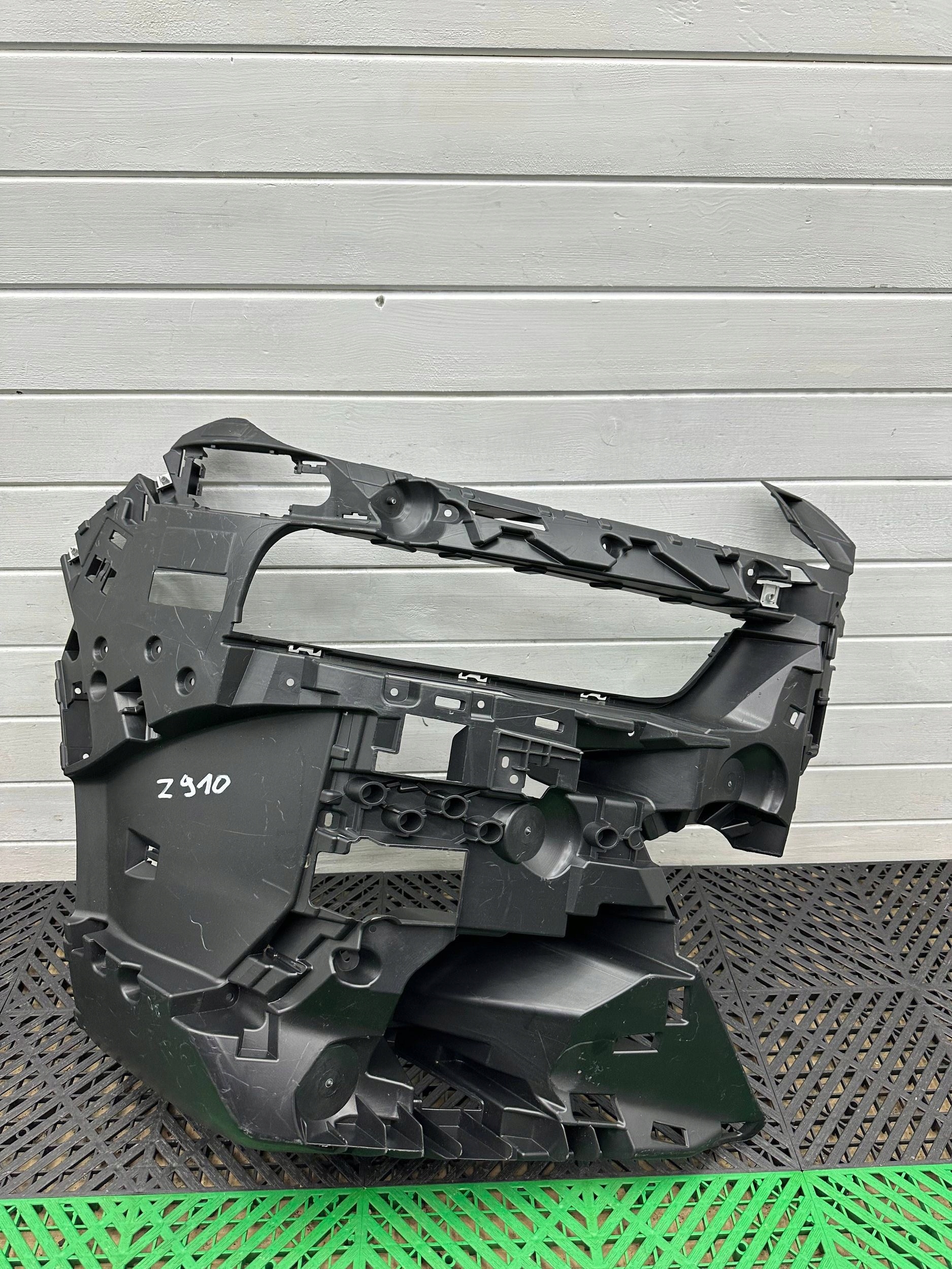 bumper bracket of the front front BMW 7 G70 5A67222