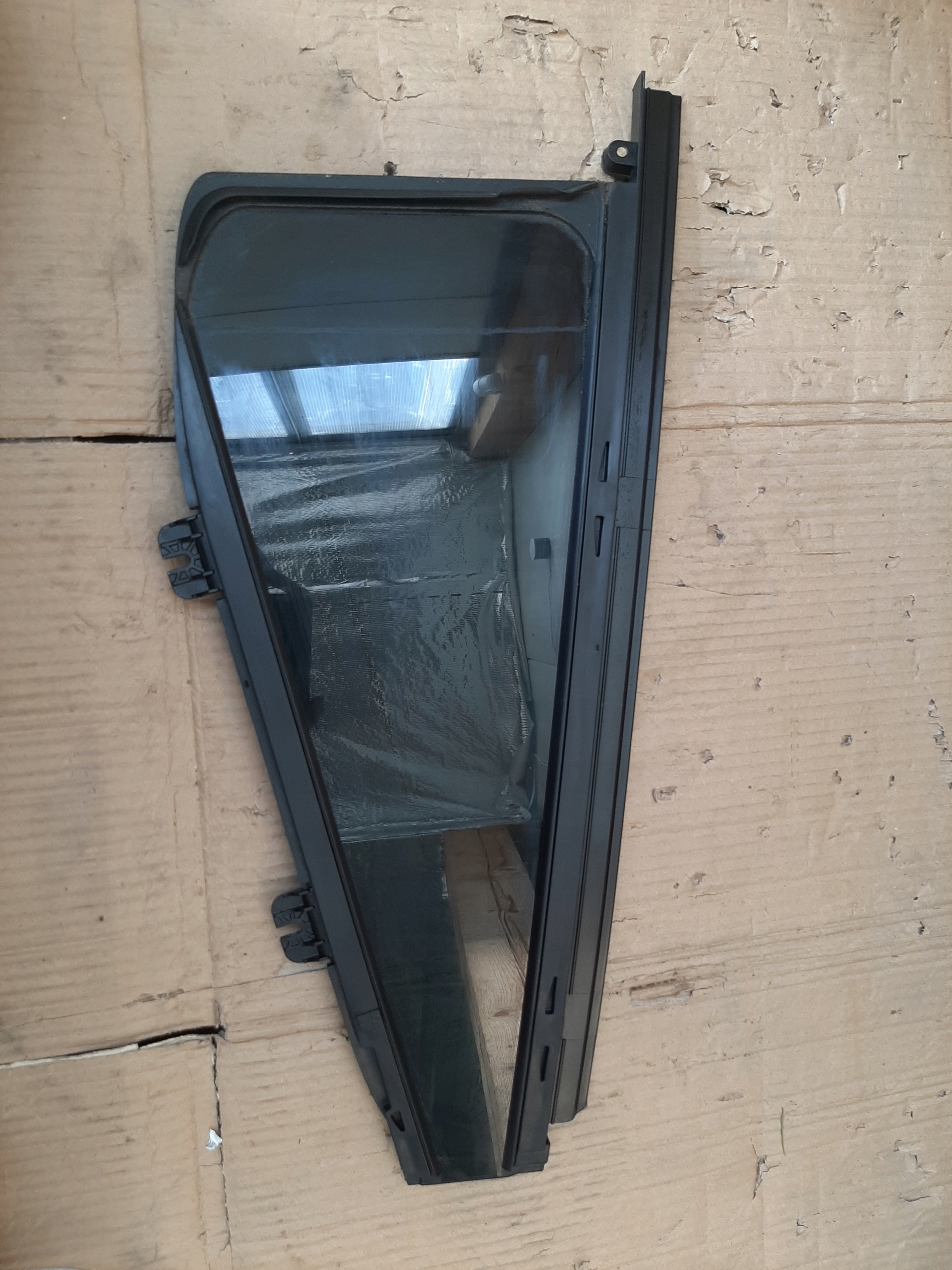 VOLVO XC90 БІЧНЕ СКЛО ЗАДНЄ ЛІВЕ 31651377