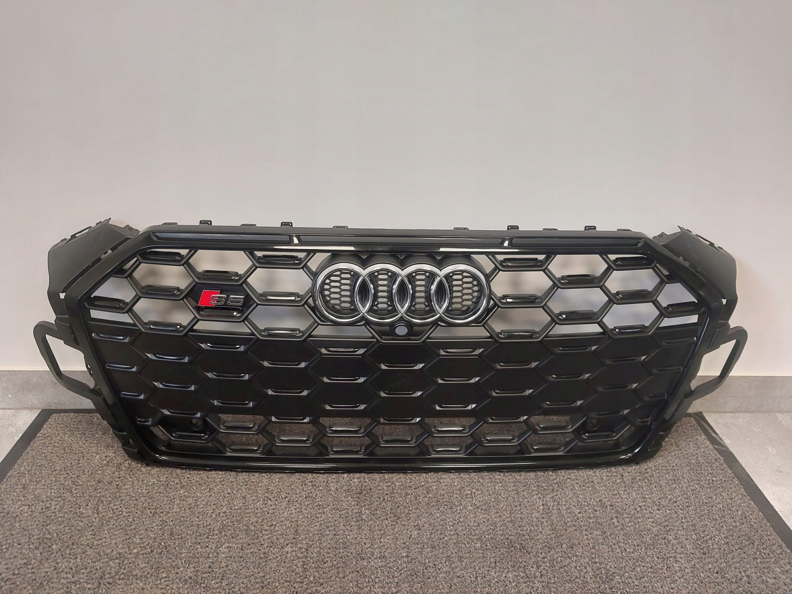 GRILL GRIL AUDI A5 S5 8W6 ATRAPA CIEMNY BLACK NEW