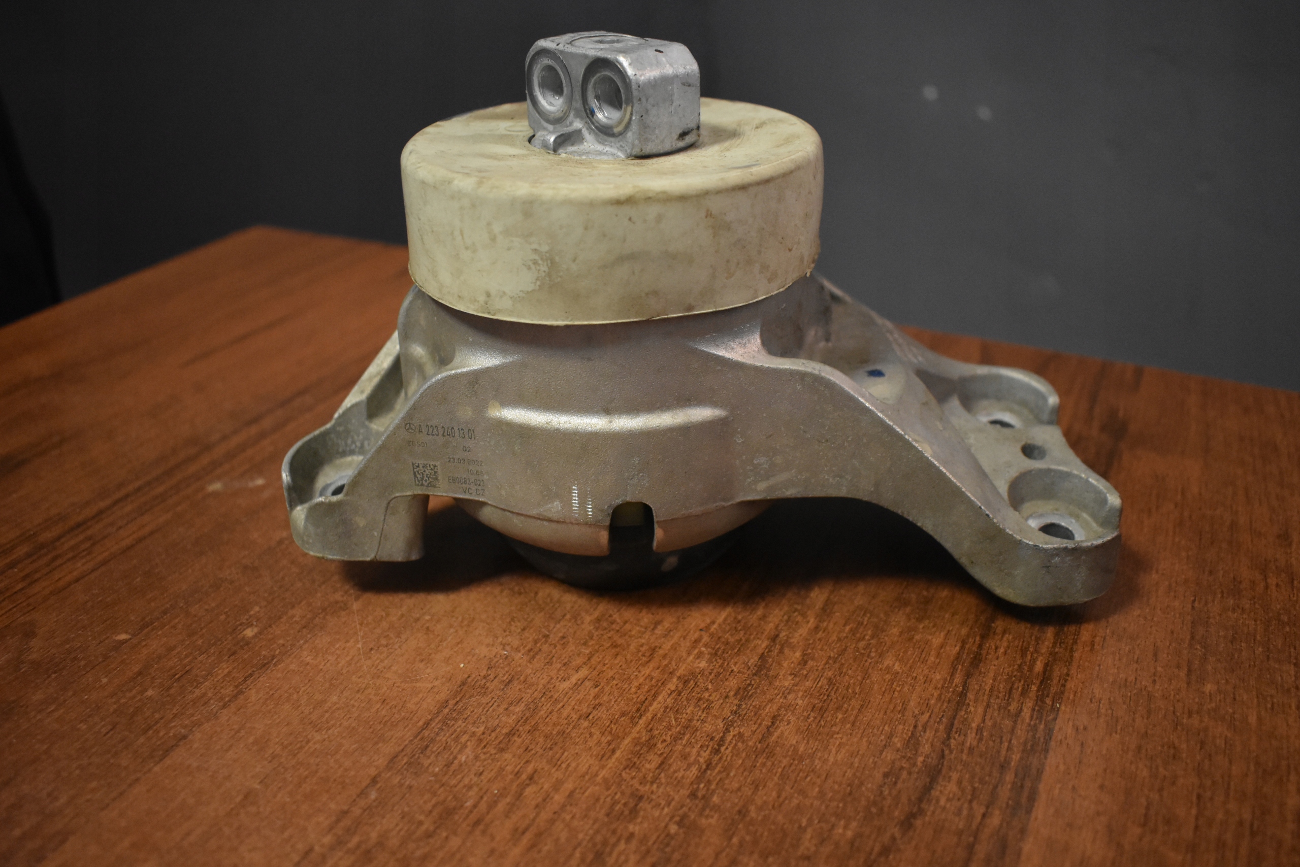 perfect condition engine mount right MERCEDES W223 1