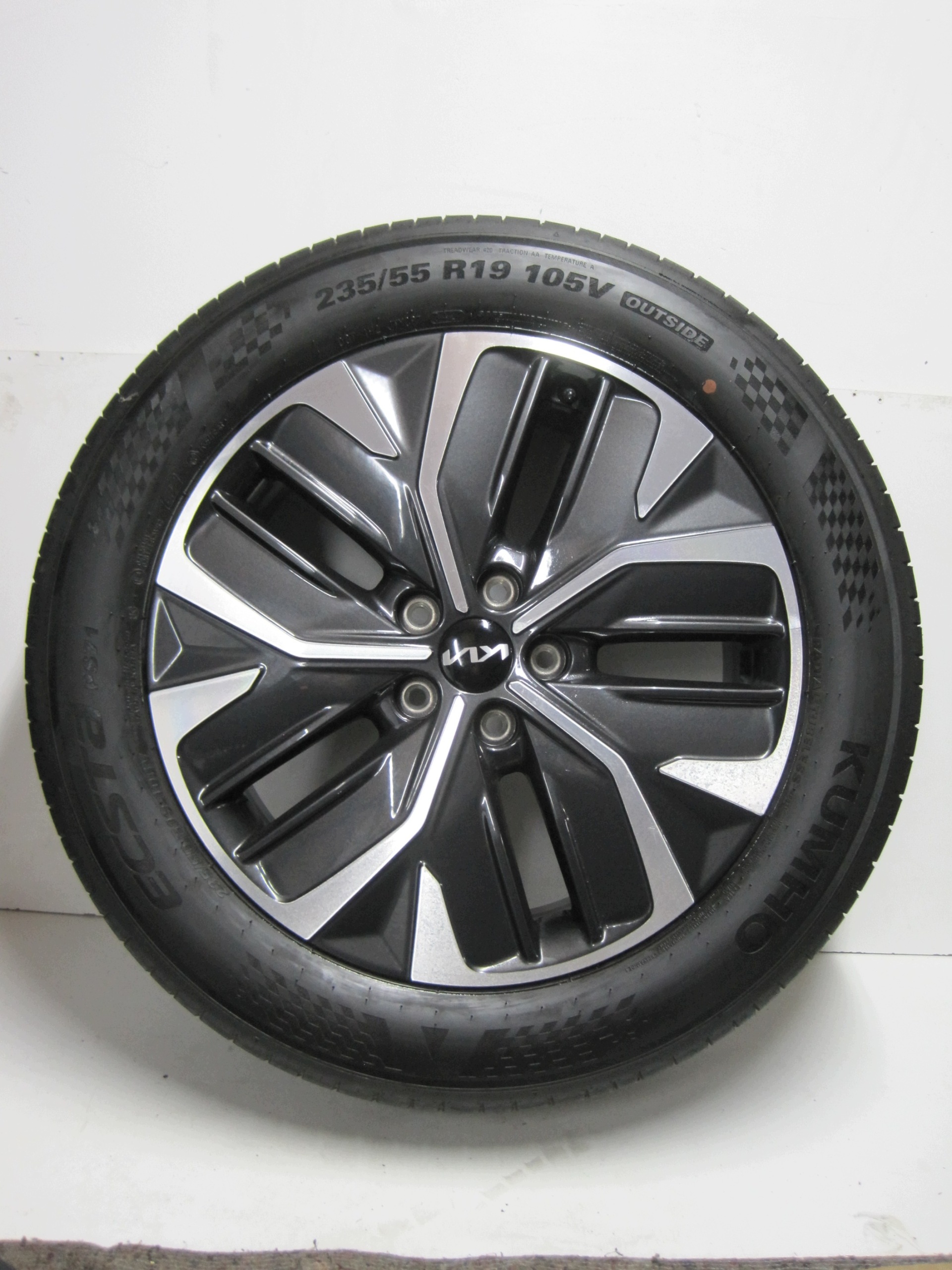 wheels discs tyres Kia EV6 R19 4MM