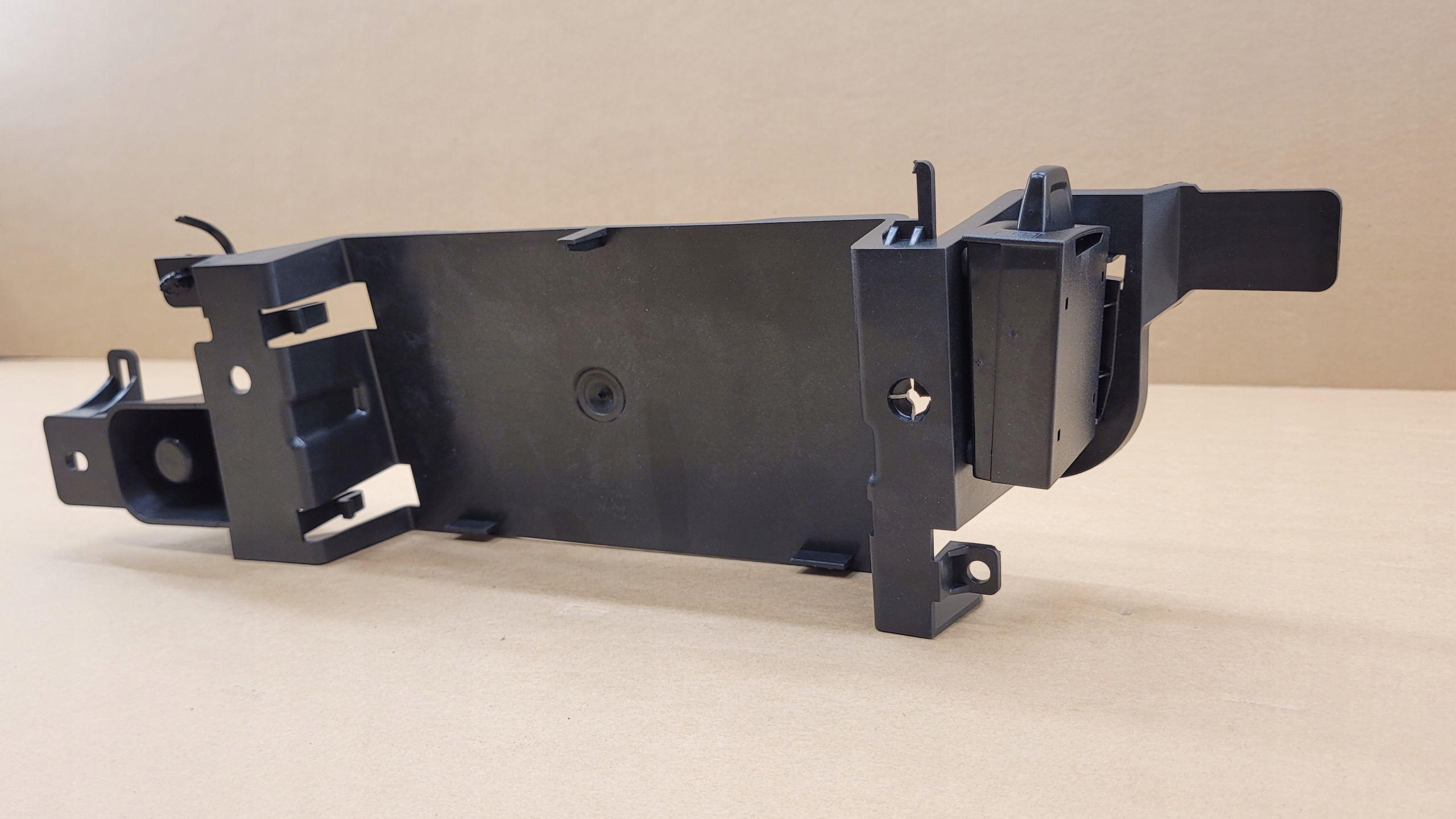Support plaque MODULU STEROWNIKA LTE VOLVO XC40 2017