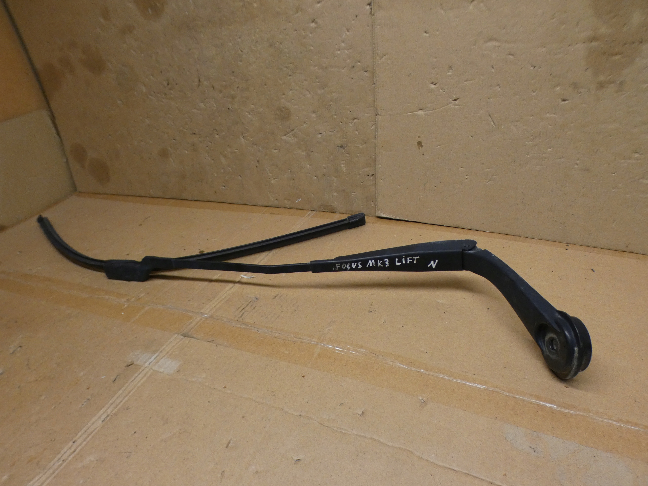 Ford focus mk3 wiper arm front przedniej right left bm5117526bc