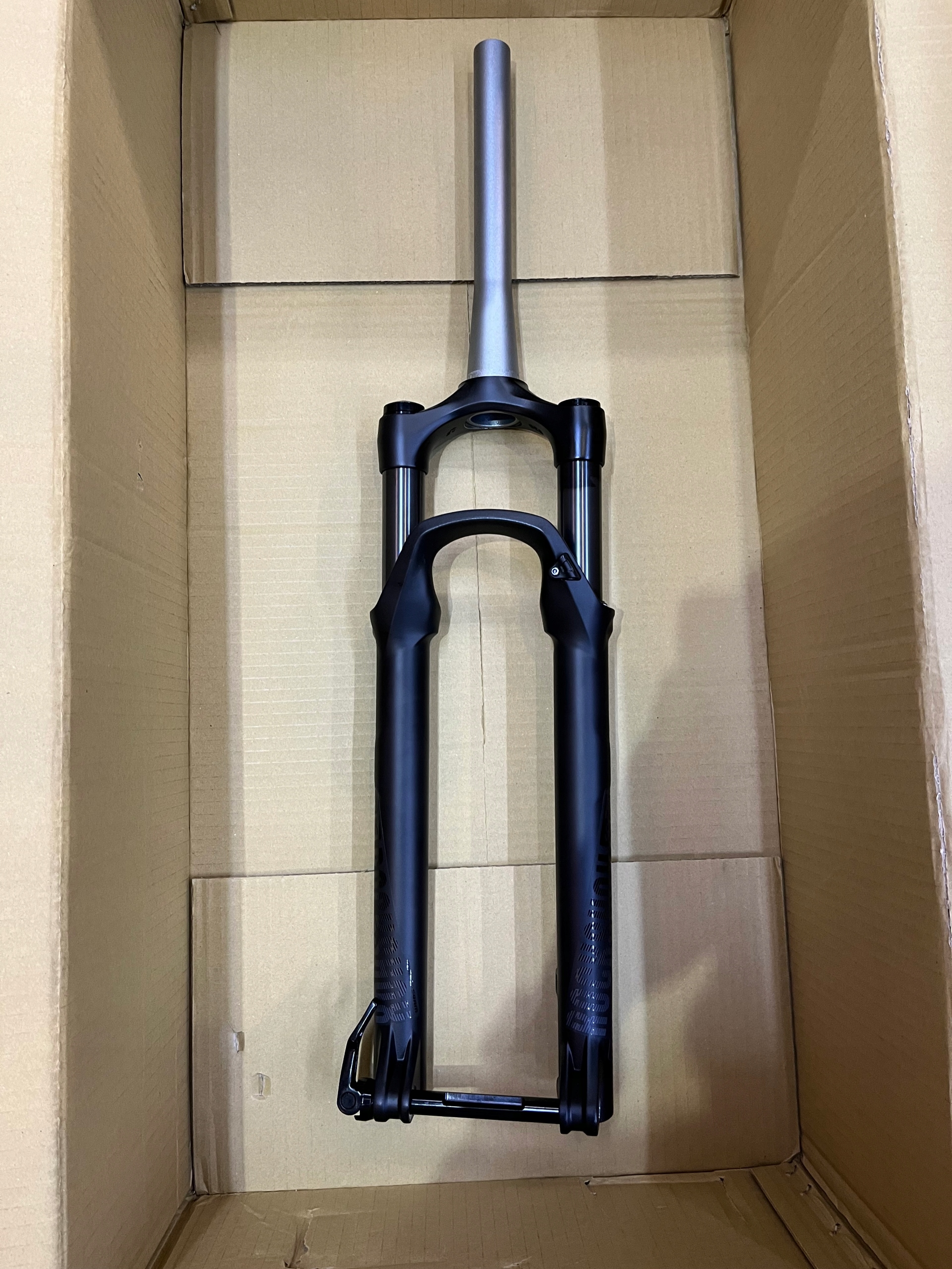 Amortyzator przedni RockShox Recon Solo Air 29" taper 140mm 42offset Oem